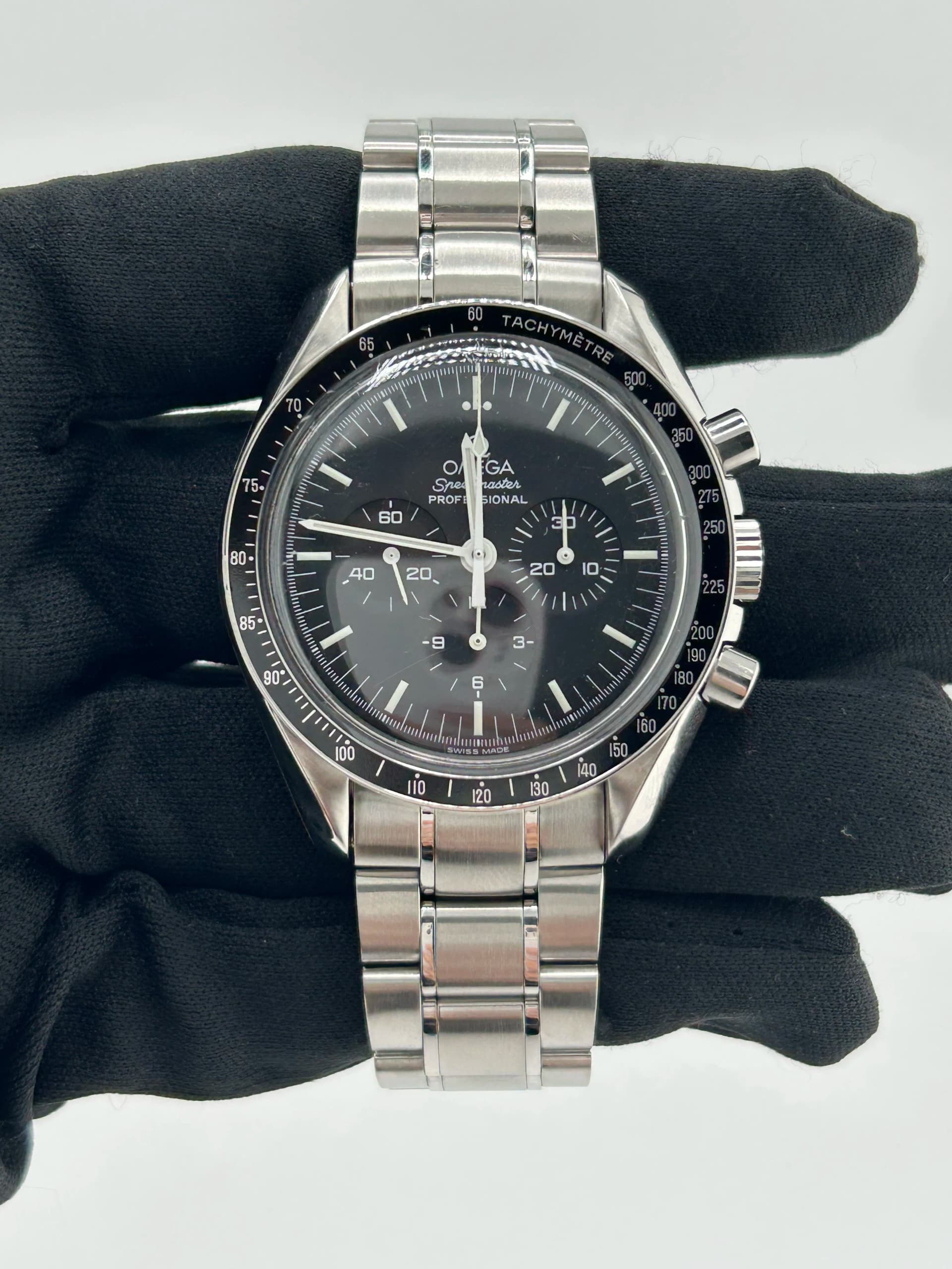 Omega Speedmaster Moonwatch, view 3