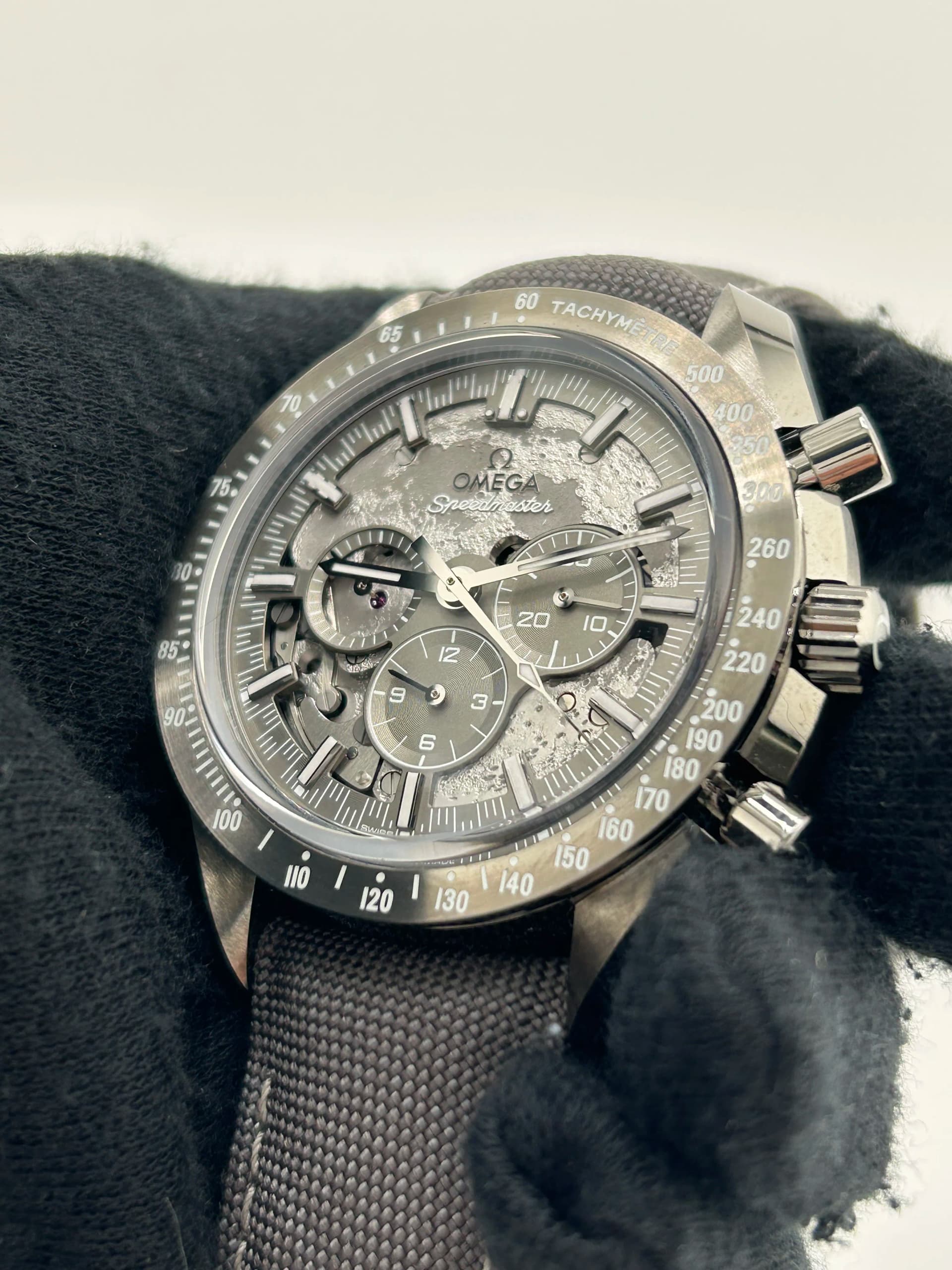 Omega Speedmaster Grey Side Of The Moon, view 4