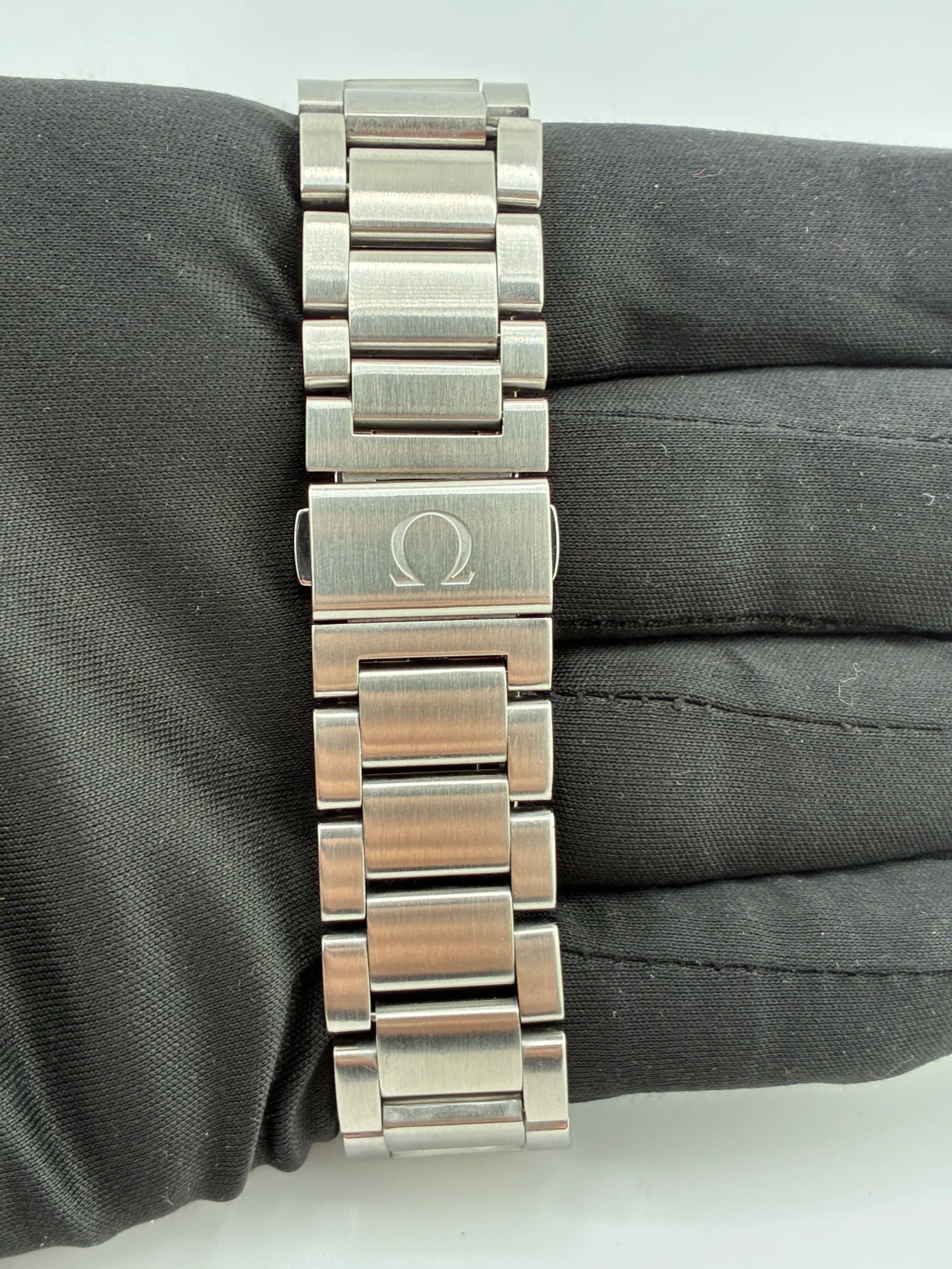 Omega Seamaster Aqua Terra, view 5