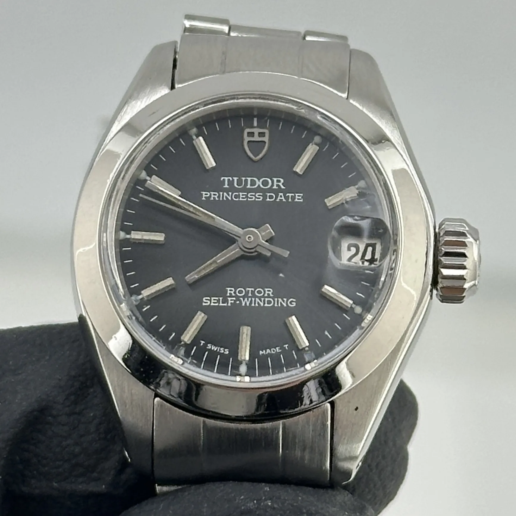 Tudor Princess Oysterdate, view 3