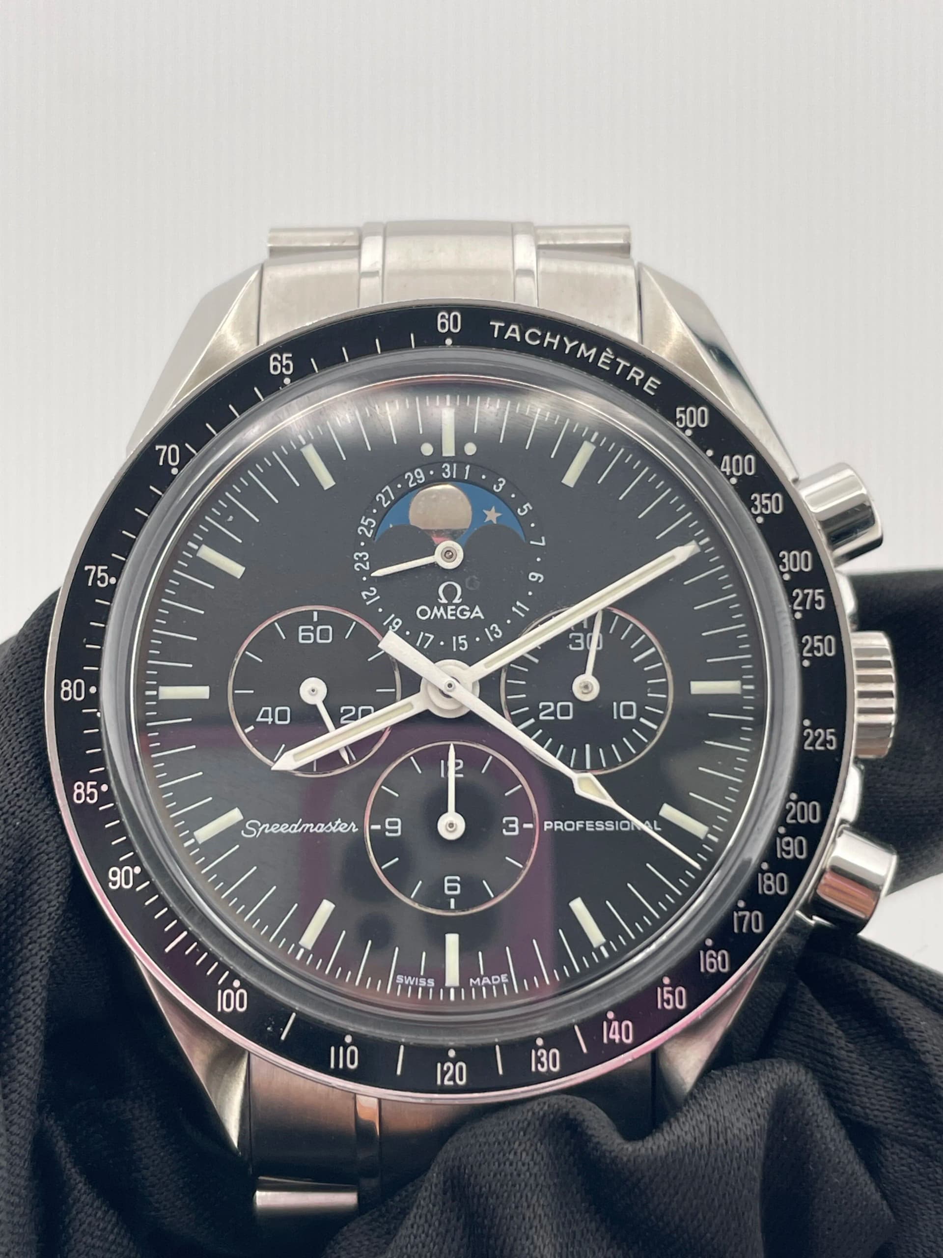 Omega Speedmaster Professional Moonwatch, view 4