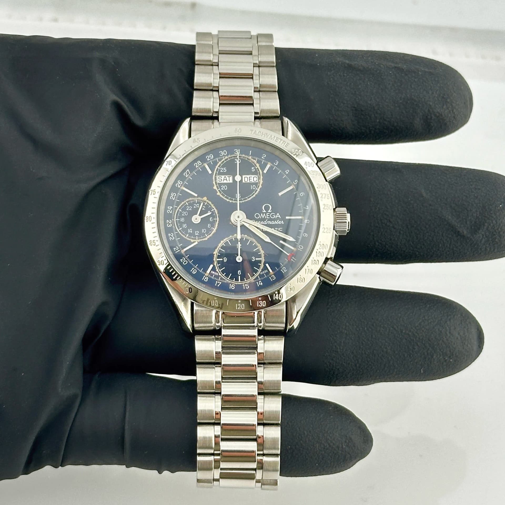 Omega Speedmaster Day Date, view 3