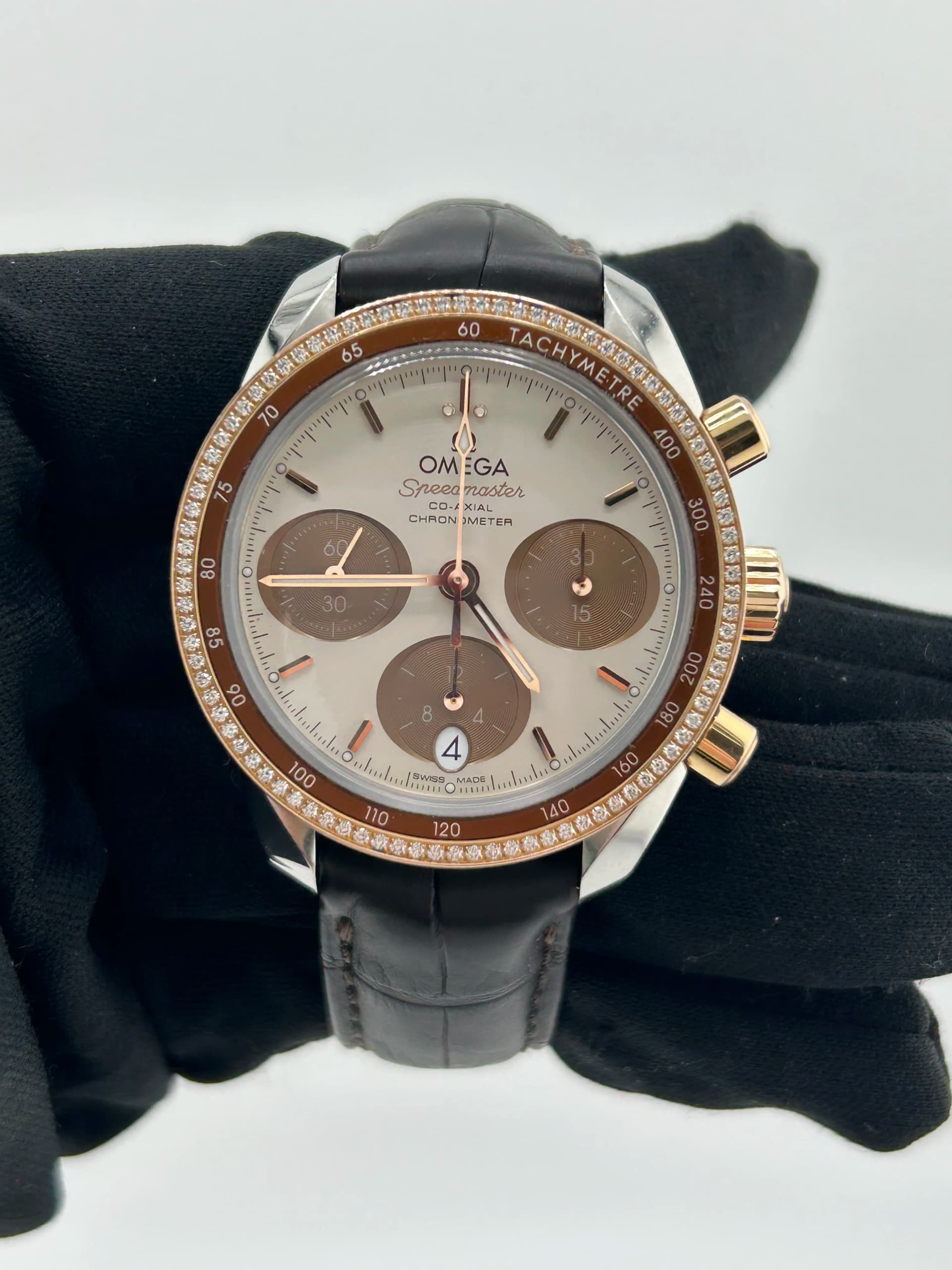 Omega Speedmaster Co-axial Chronograph, view 3