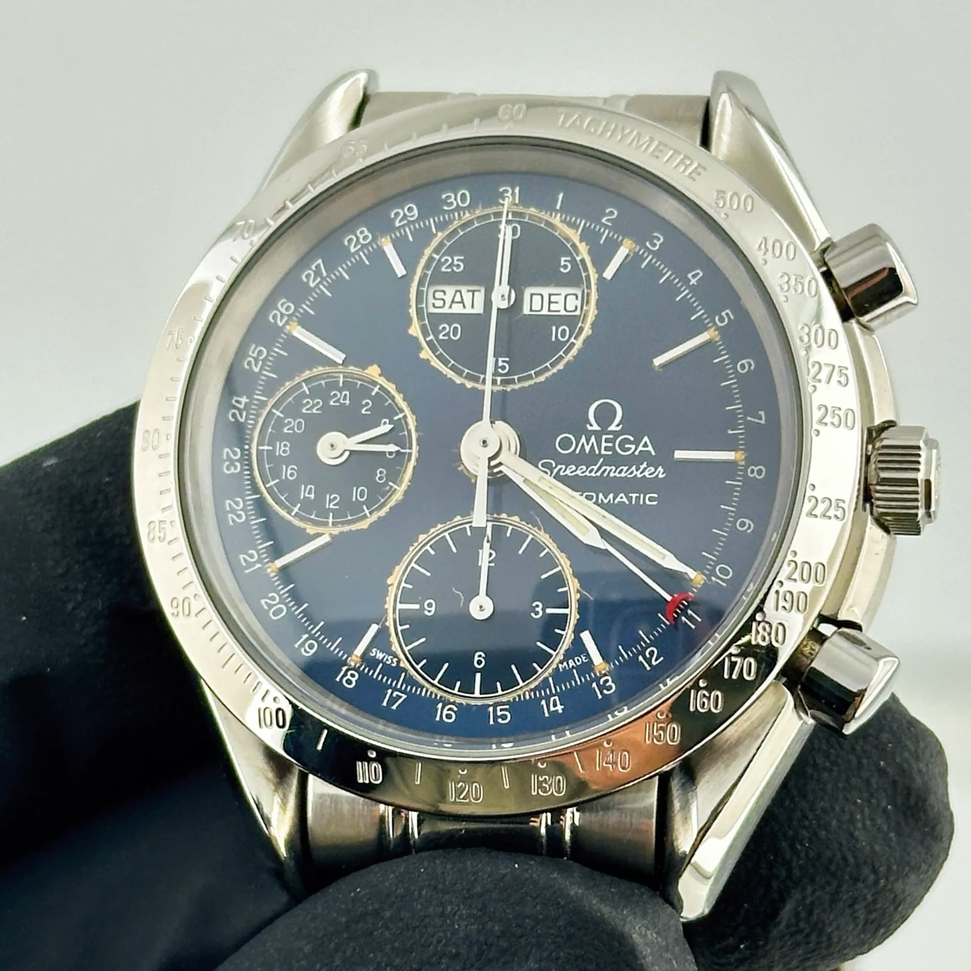 Omega Speedmaster Day Date, view 4