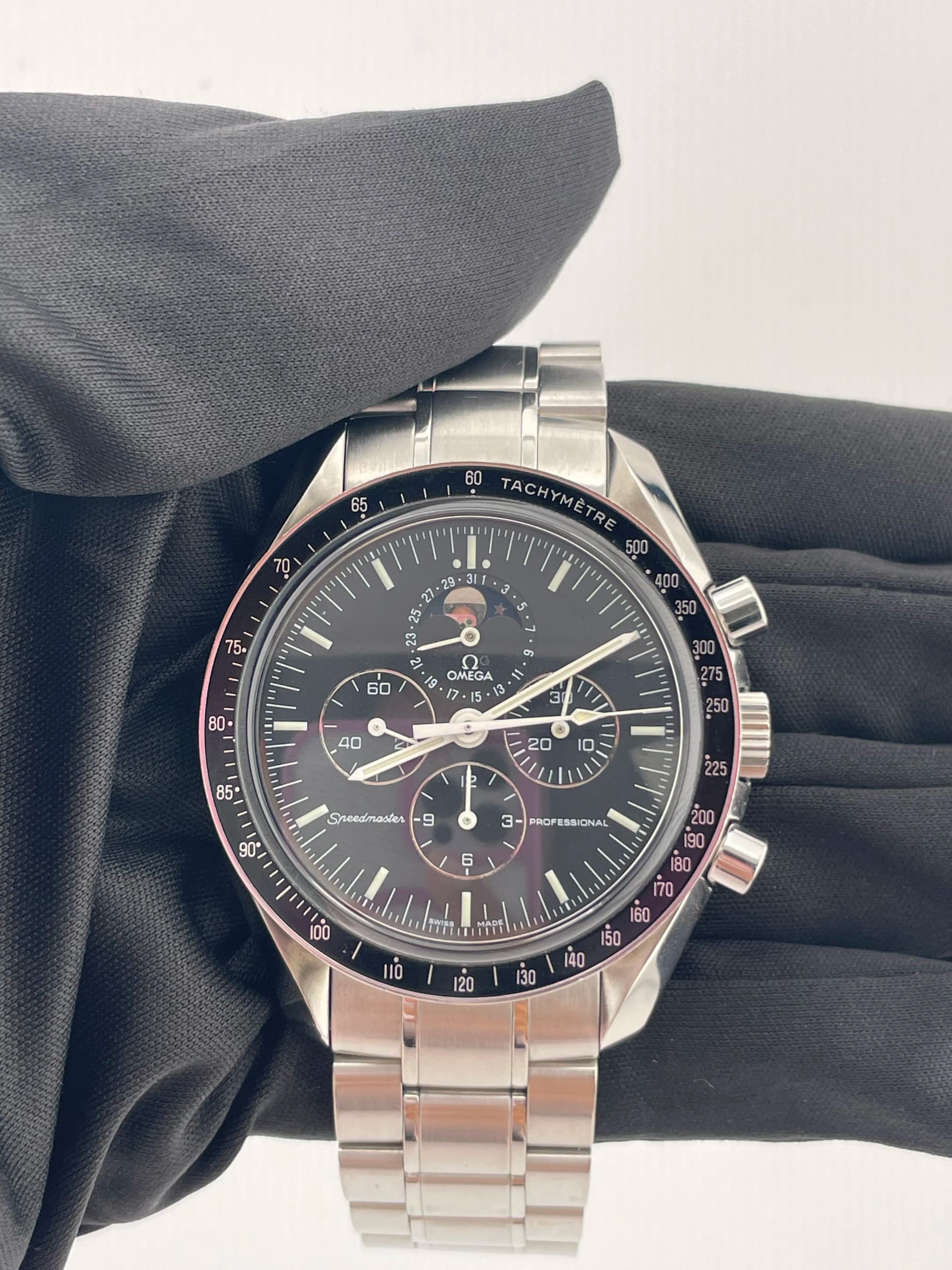 Omega Speedmaster Professional Moonwatch, view 3