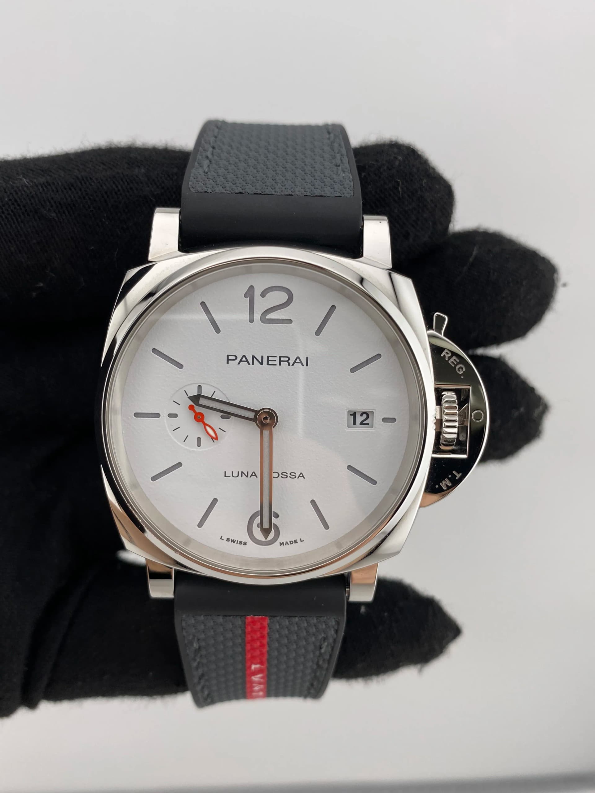 Panerai Luminor Due Luna Rossa, view 3