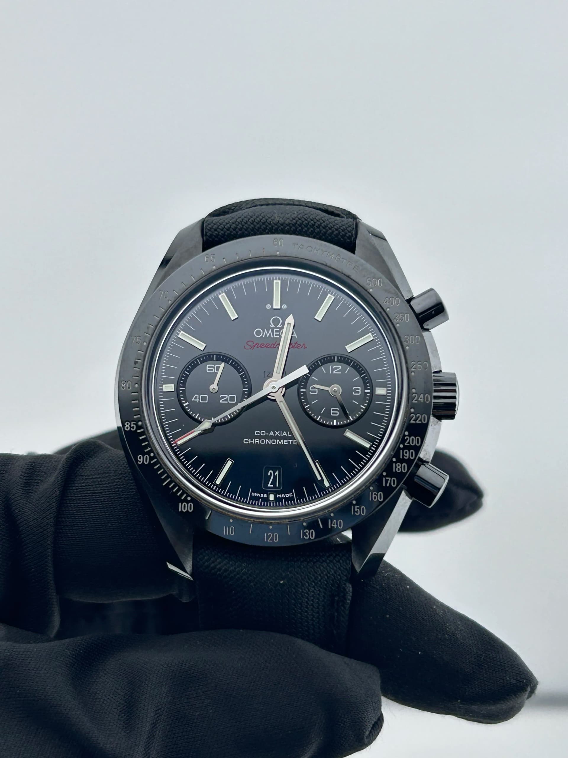 Omega Speedmaster Dark Side Of The Moon, view 3