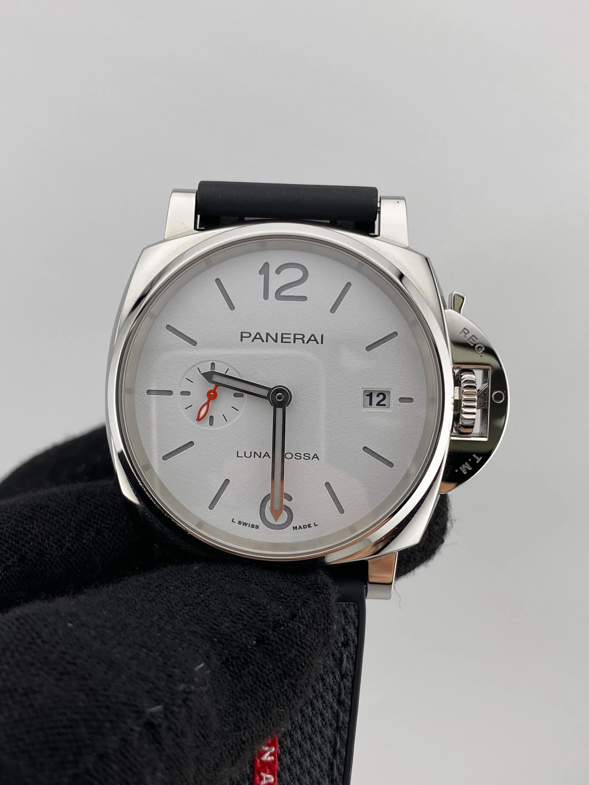 Panerai Luminor Due Luna Rossa, view 4