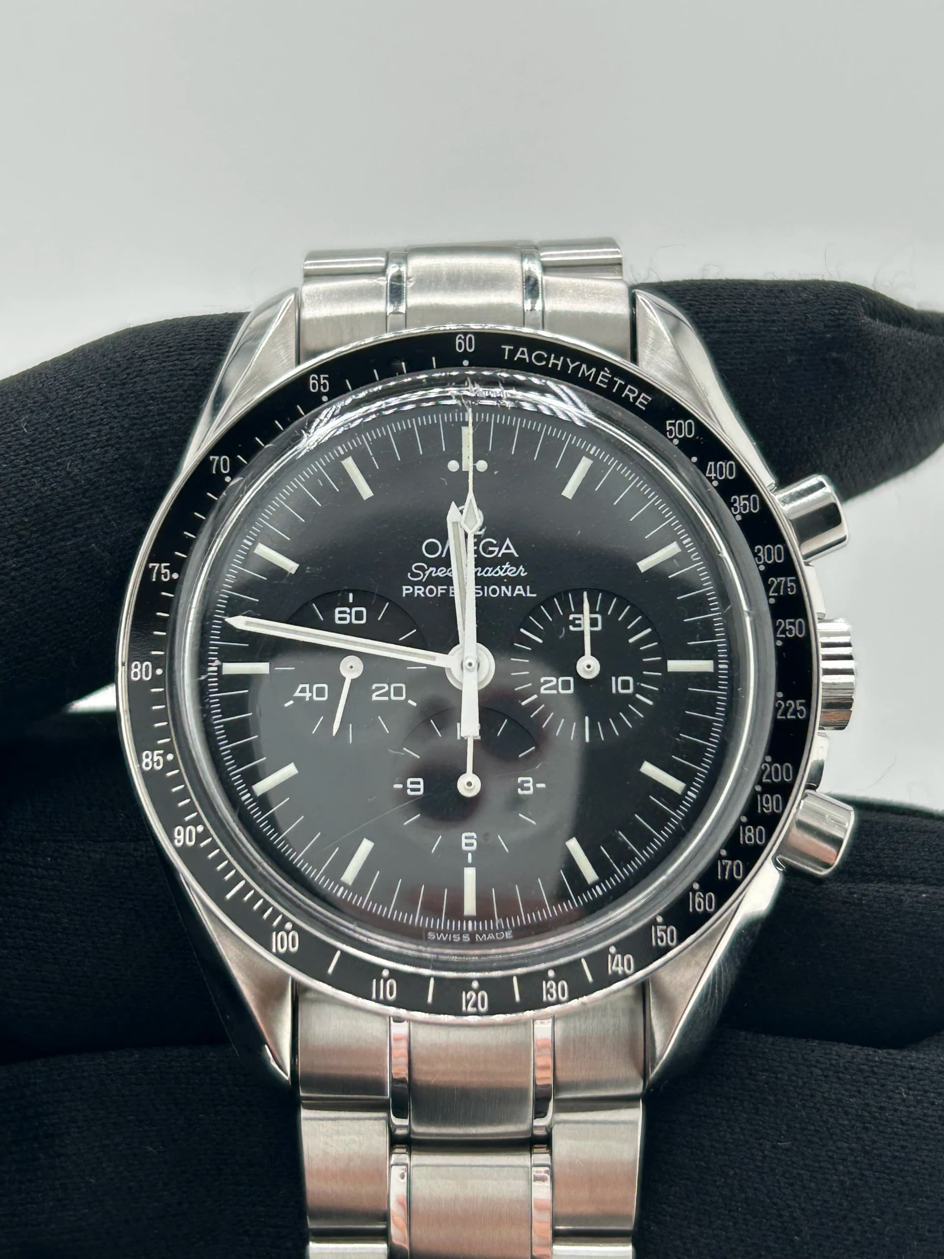 Omega Speedmaster Moonwatch, view 4