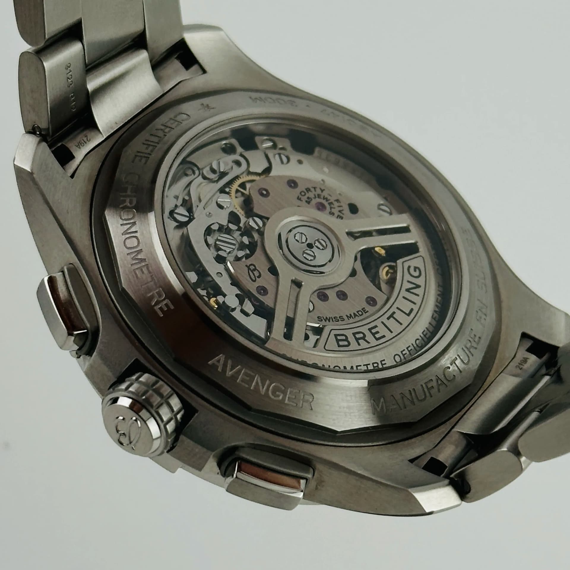 Breitling Avenger B01 Chronograph, view 5