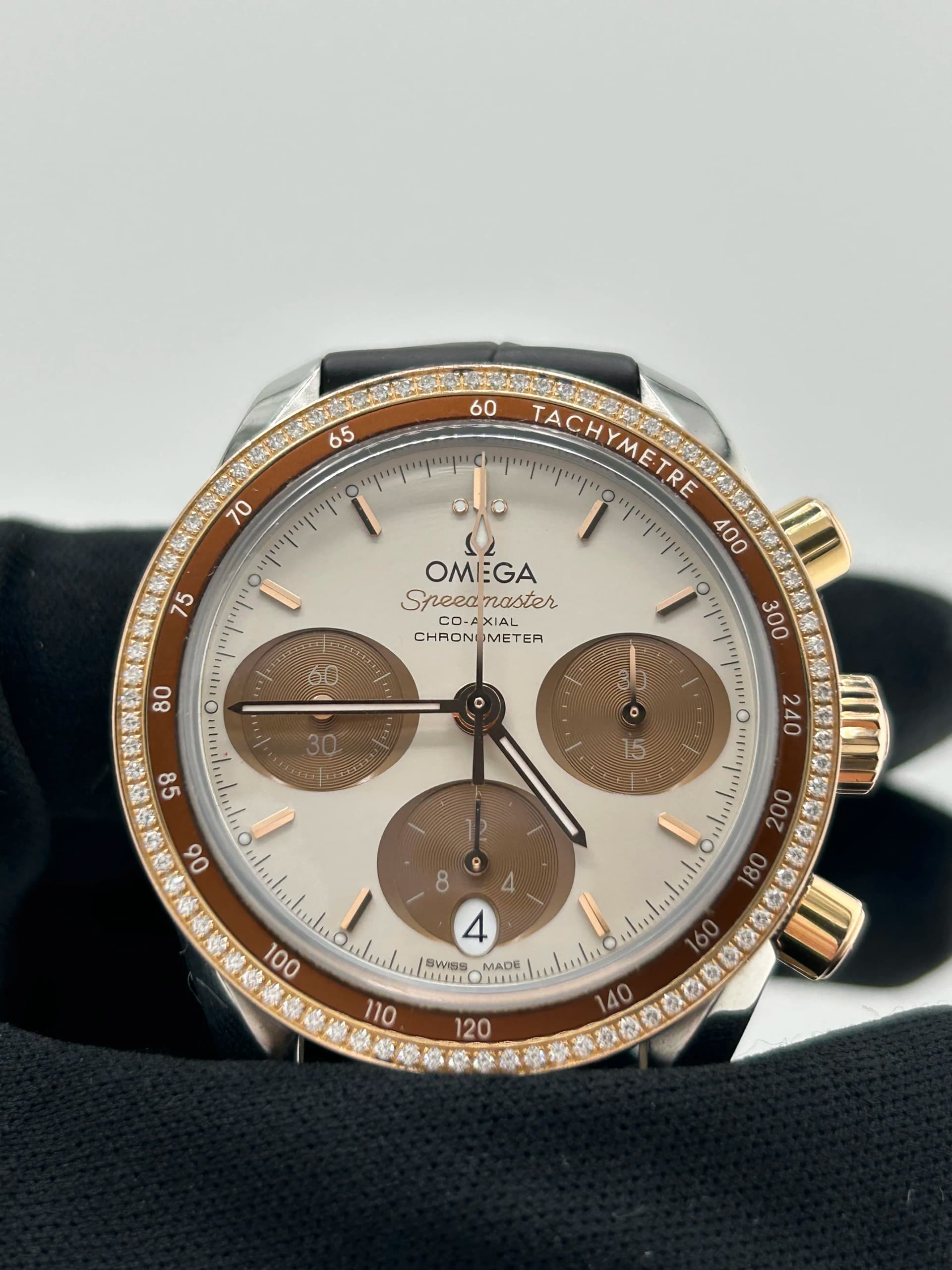 Omega Speedmaster Co-axial Chronograph, view 4