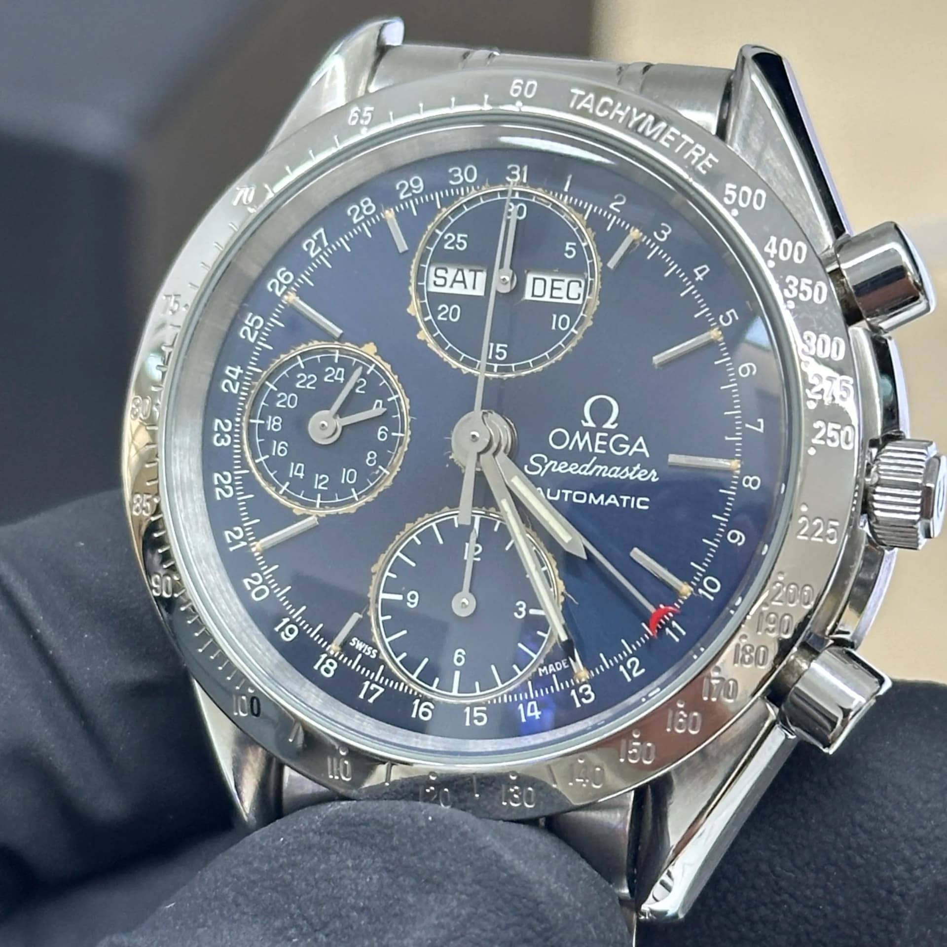 Omega Speedmaster Day Date, view 5