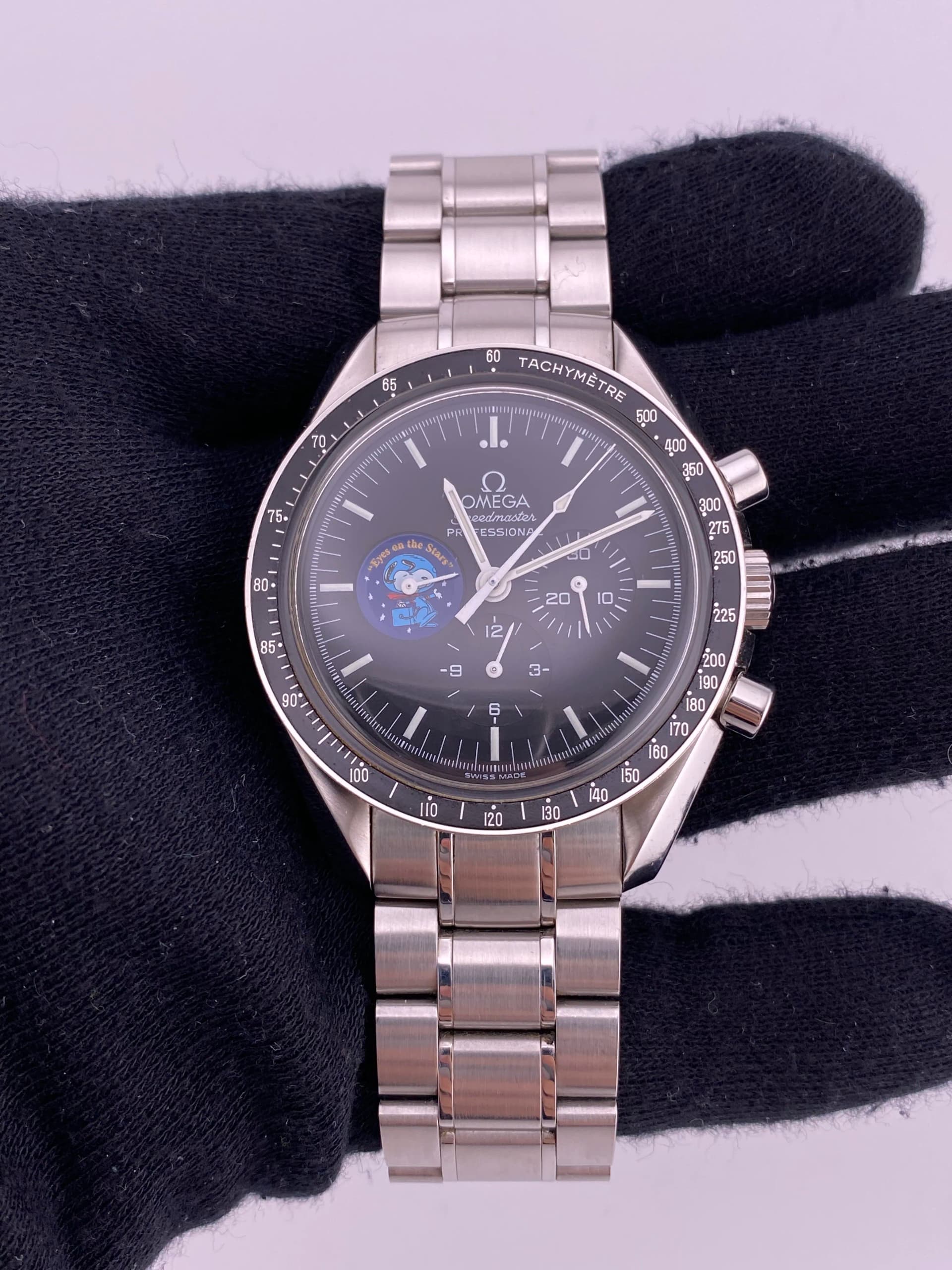 Omega Speedmaster Moonwatch "snoopy", view 3