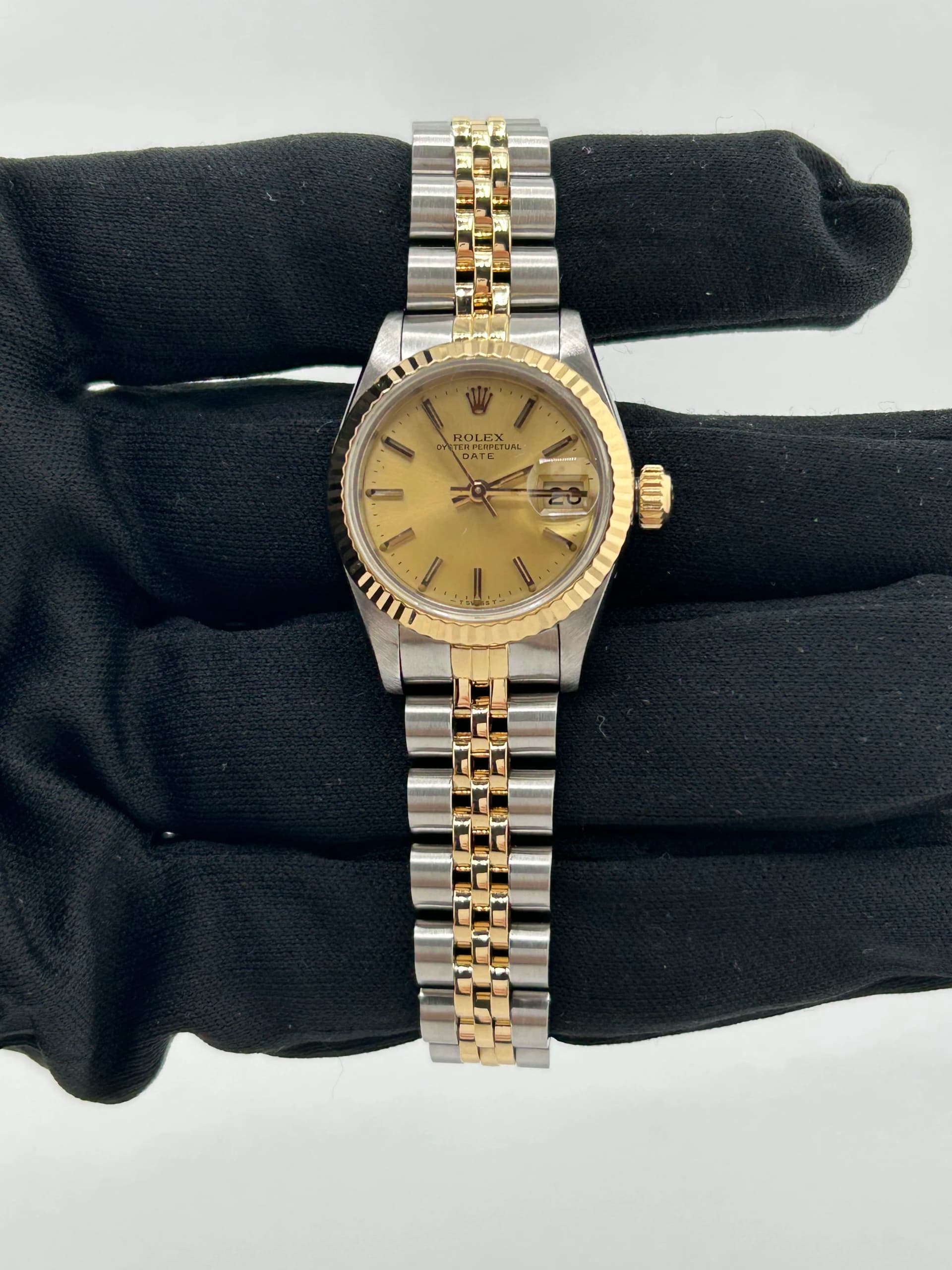 Rolex Oysterdate, view 3