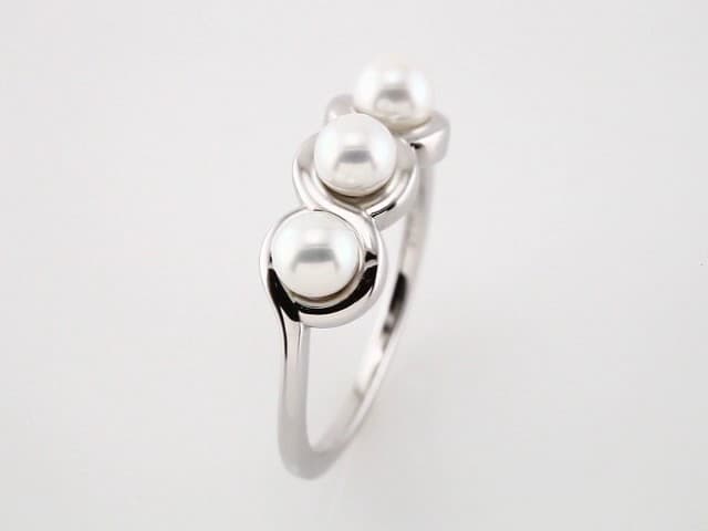 14K White Cultured White Freshwater Pearl Ring view 3