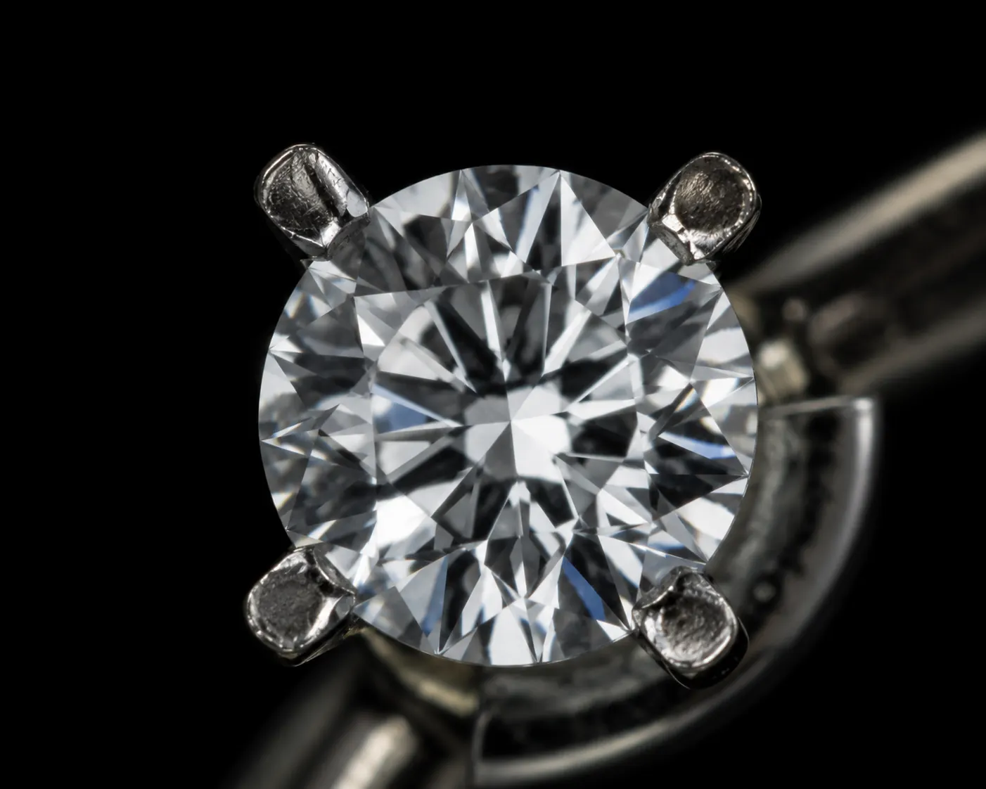 Macro detail of a round brilliant diamond prong-set in platinum at ATL Luxury Jewelry Atlanta