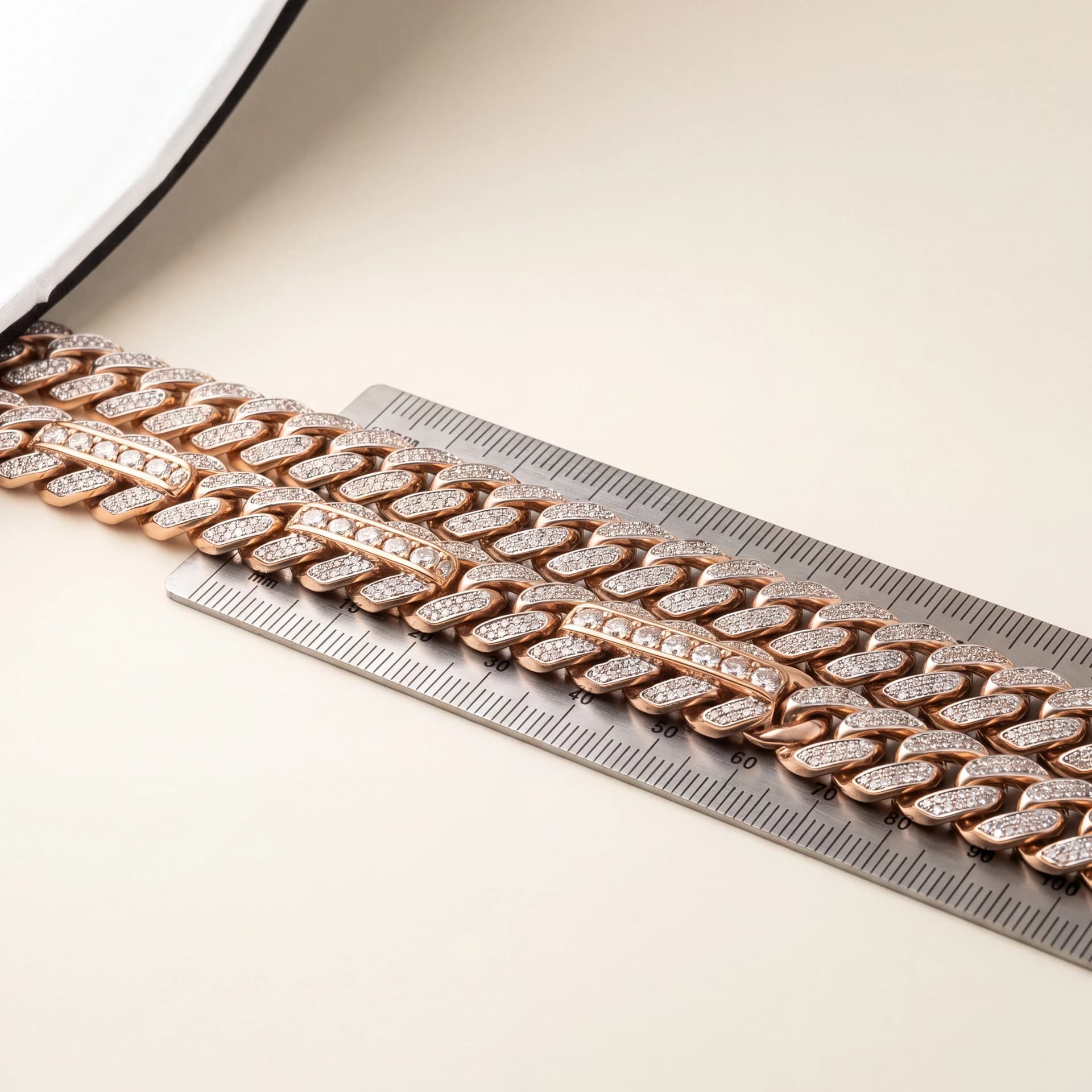 Design prototype — a rendering of a Cuban link chain measured against a jeweler's gauge