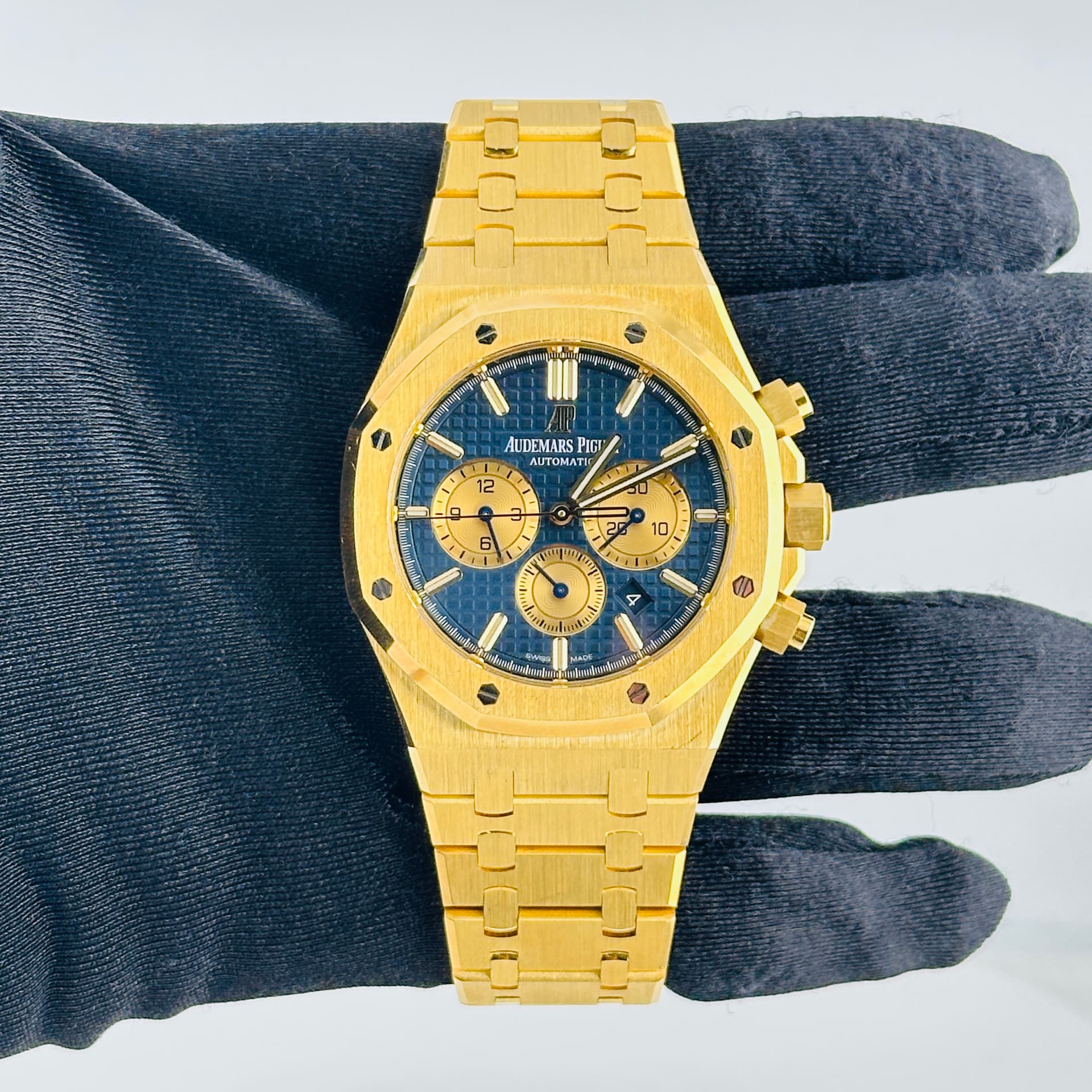 Audemars Piguet Royal Oak Selfwinding Chronograph, view 3
