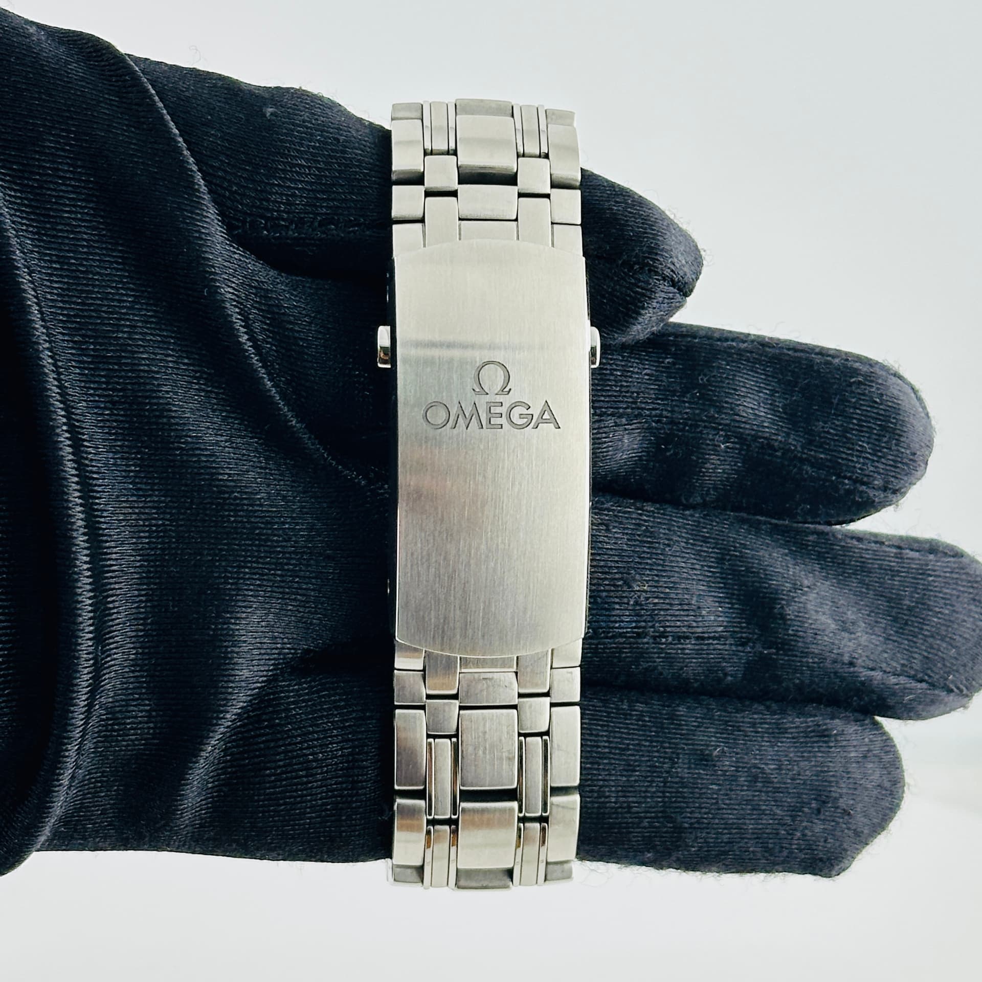 Omega Seamaster Diver 300m Co-axial Master Chronometer, view 5