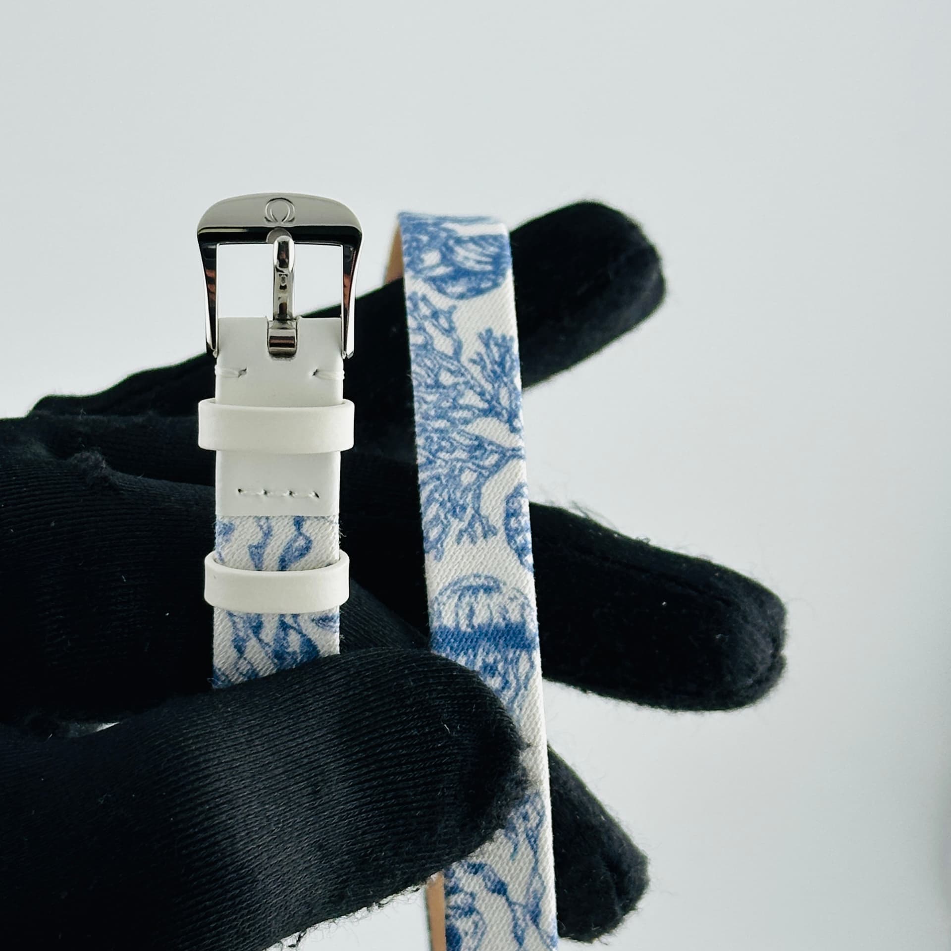 Omega De Ville Mini Trésor Quartz, view 4