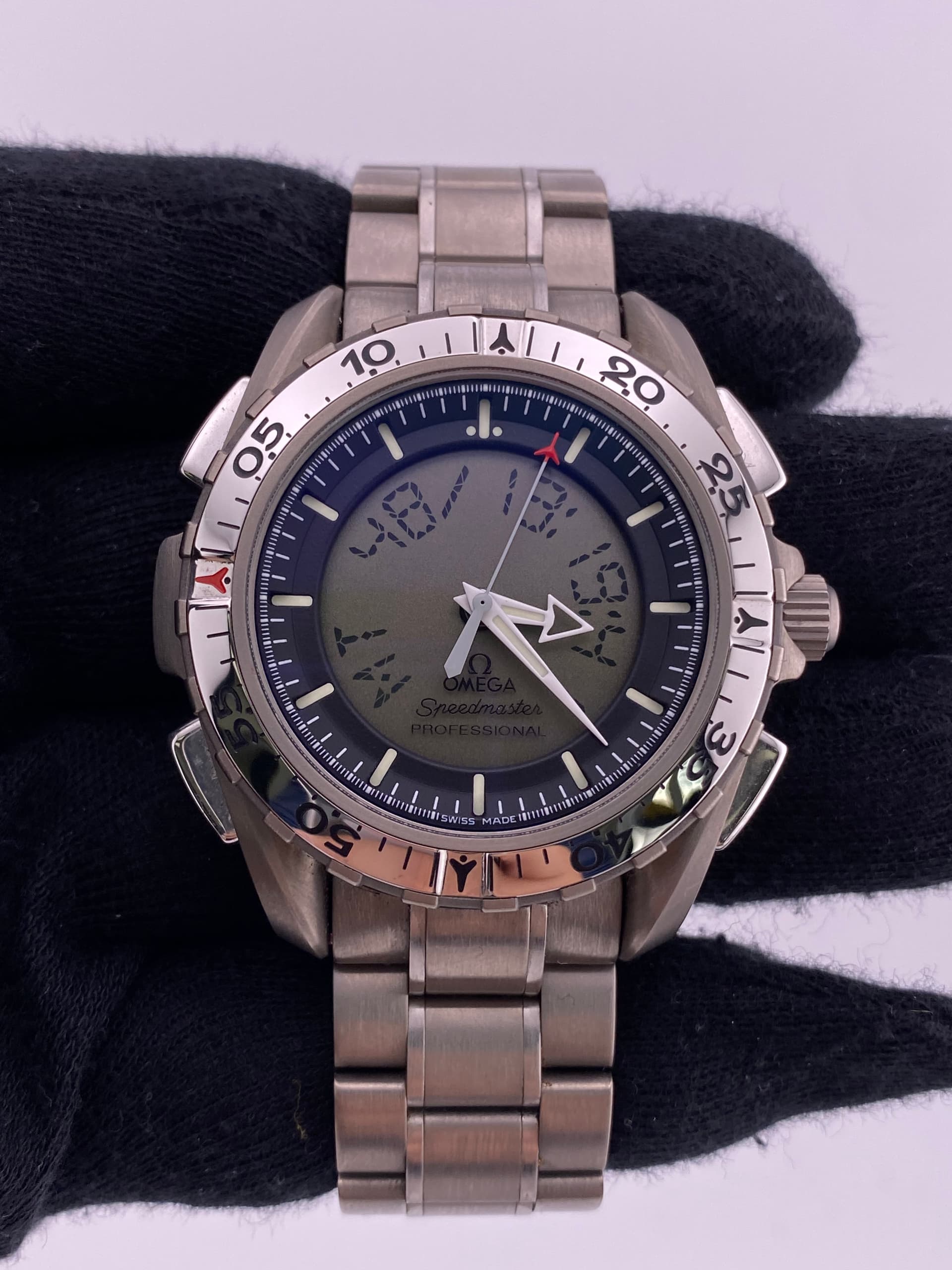 Omega Speedmaster, view 3