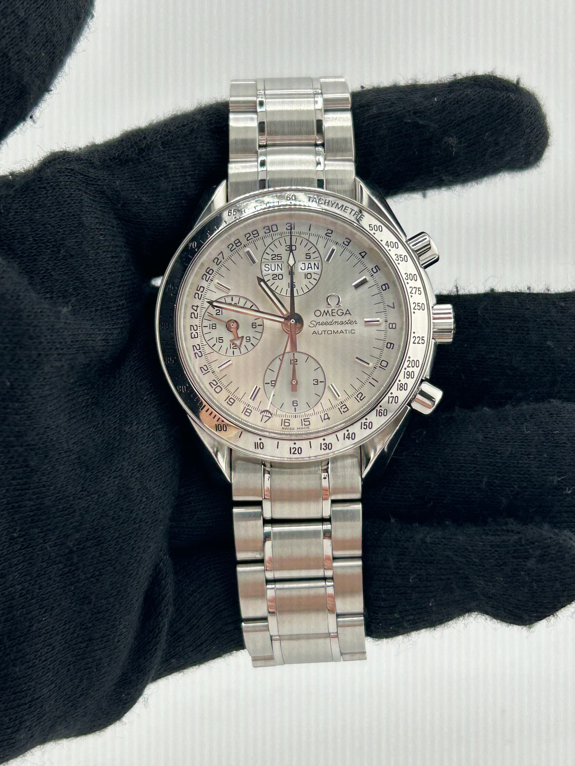 Omega Speedmaster Day-date, view 3