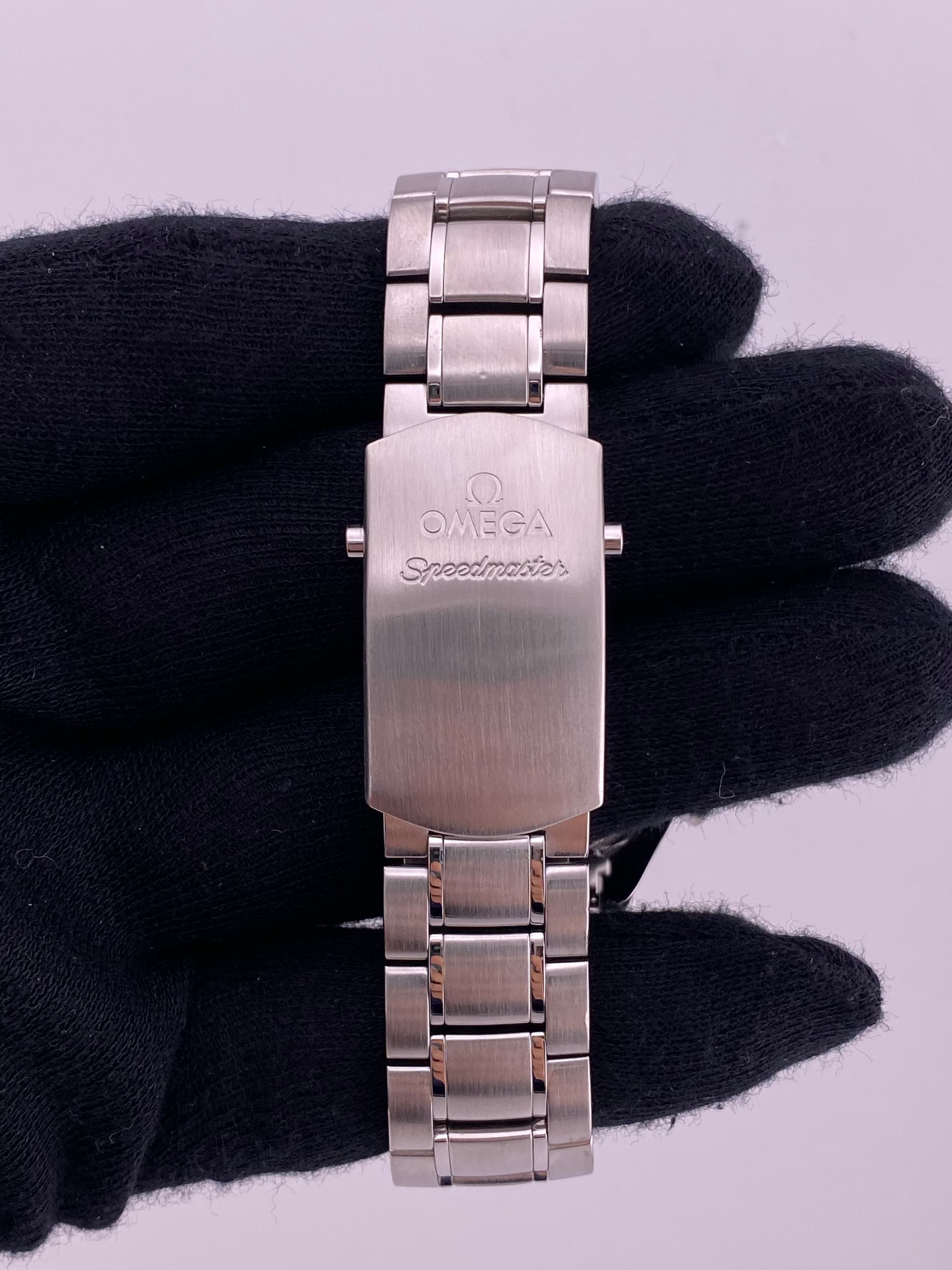 Omega Speedmaster Date, view 5