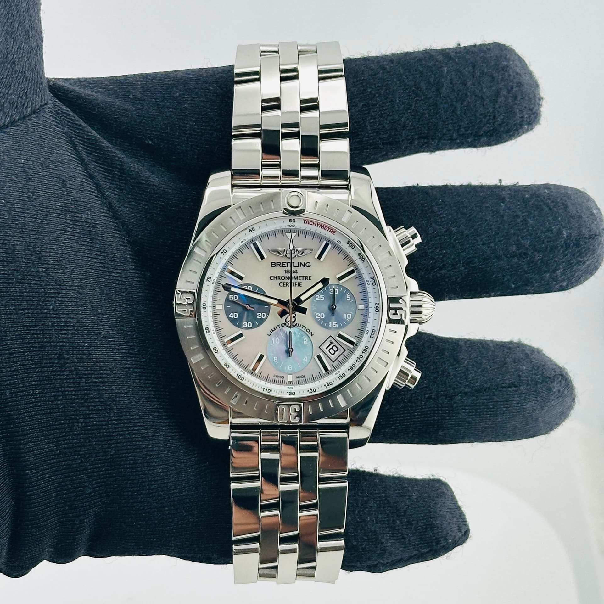 Breitling Chronomat 44 Airbourne, view 3