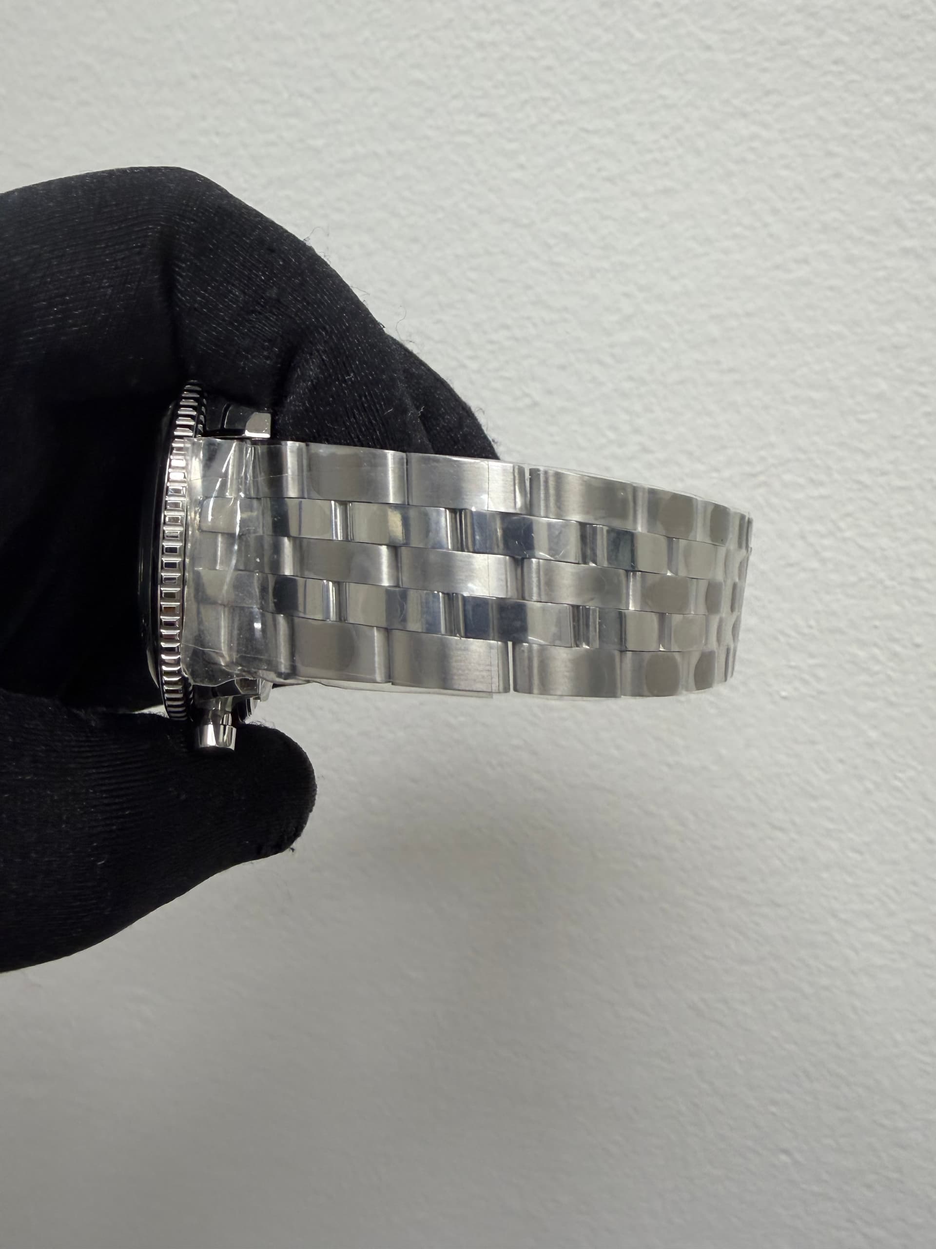 Breitling Super Avi B04 Chronograph Gmt, view 5
