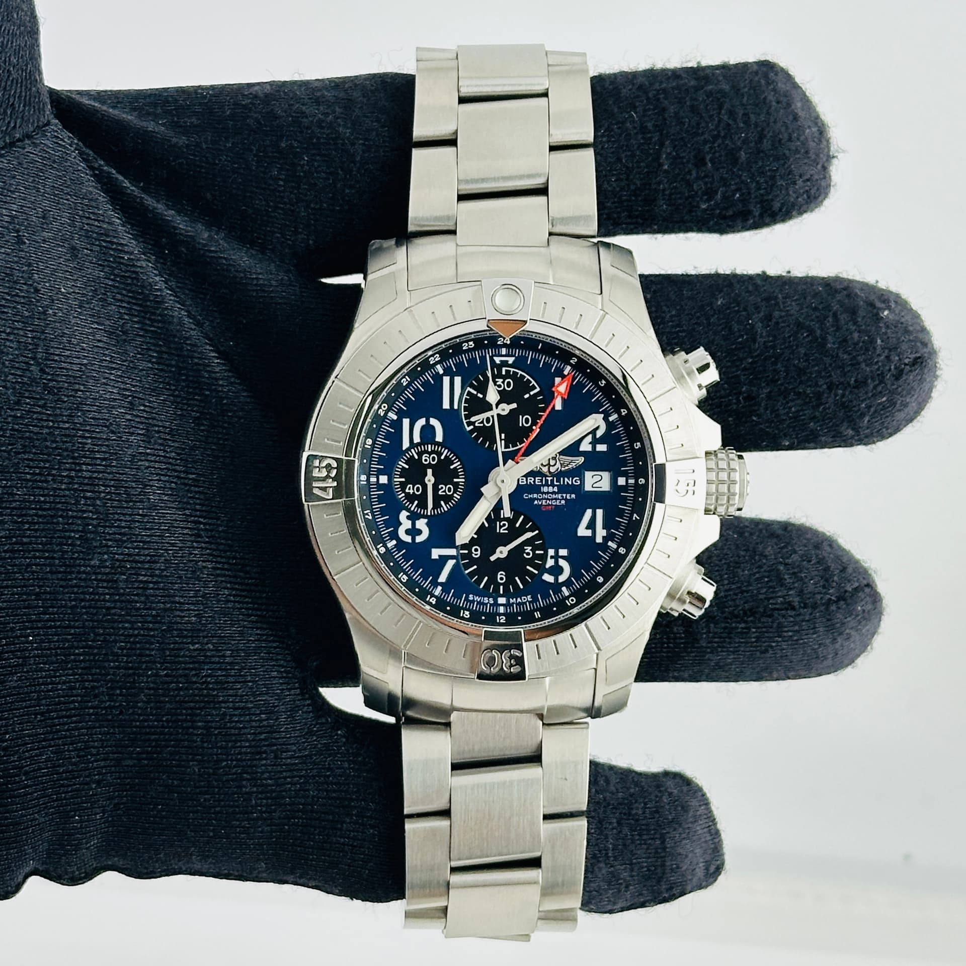 Breitling Avenger Chronograph Gmt, view 3