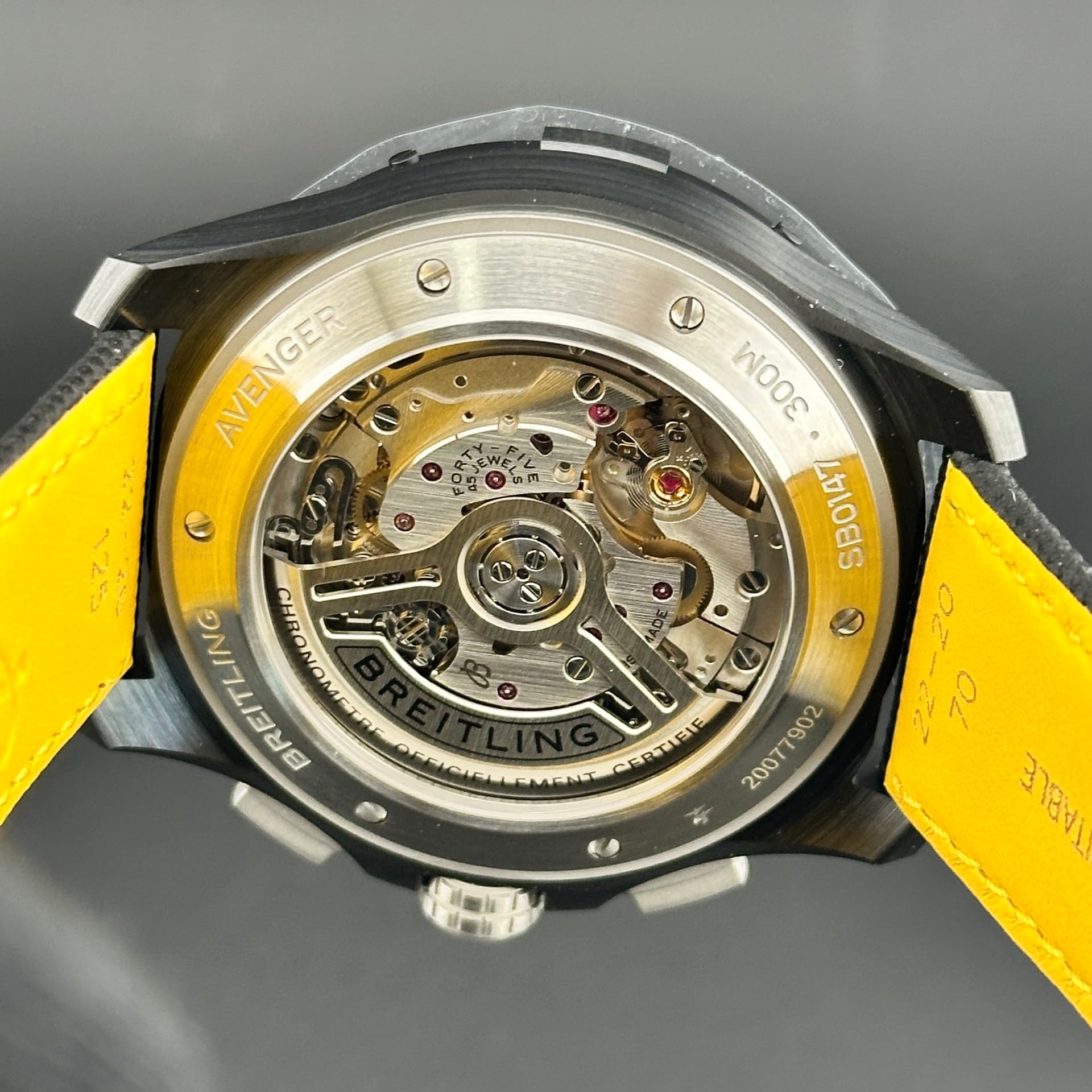 Breitling Avenger B01 Chronograph, view 5