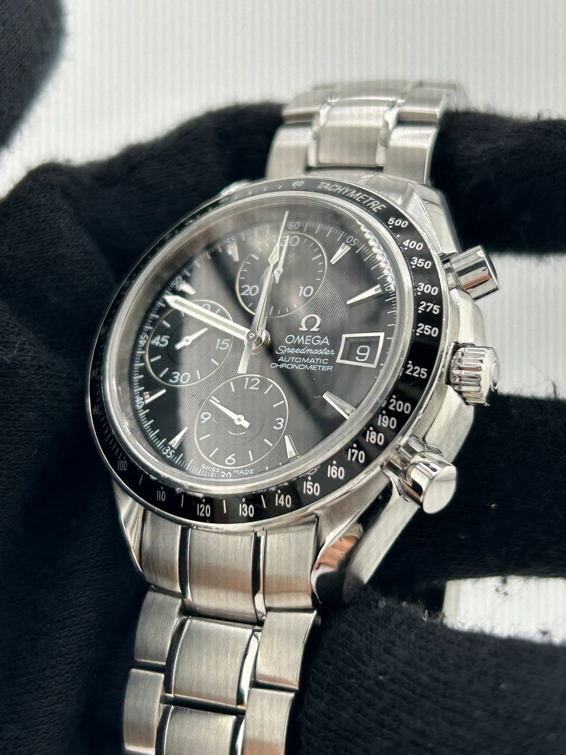 Omega Speedmaster Date, view 4