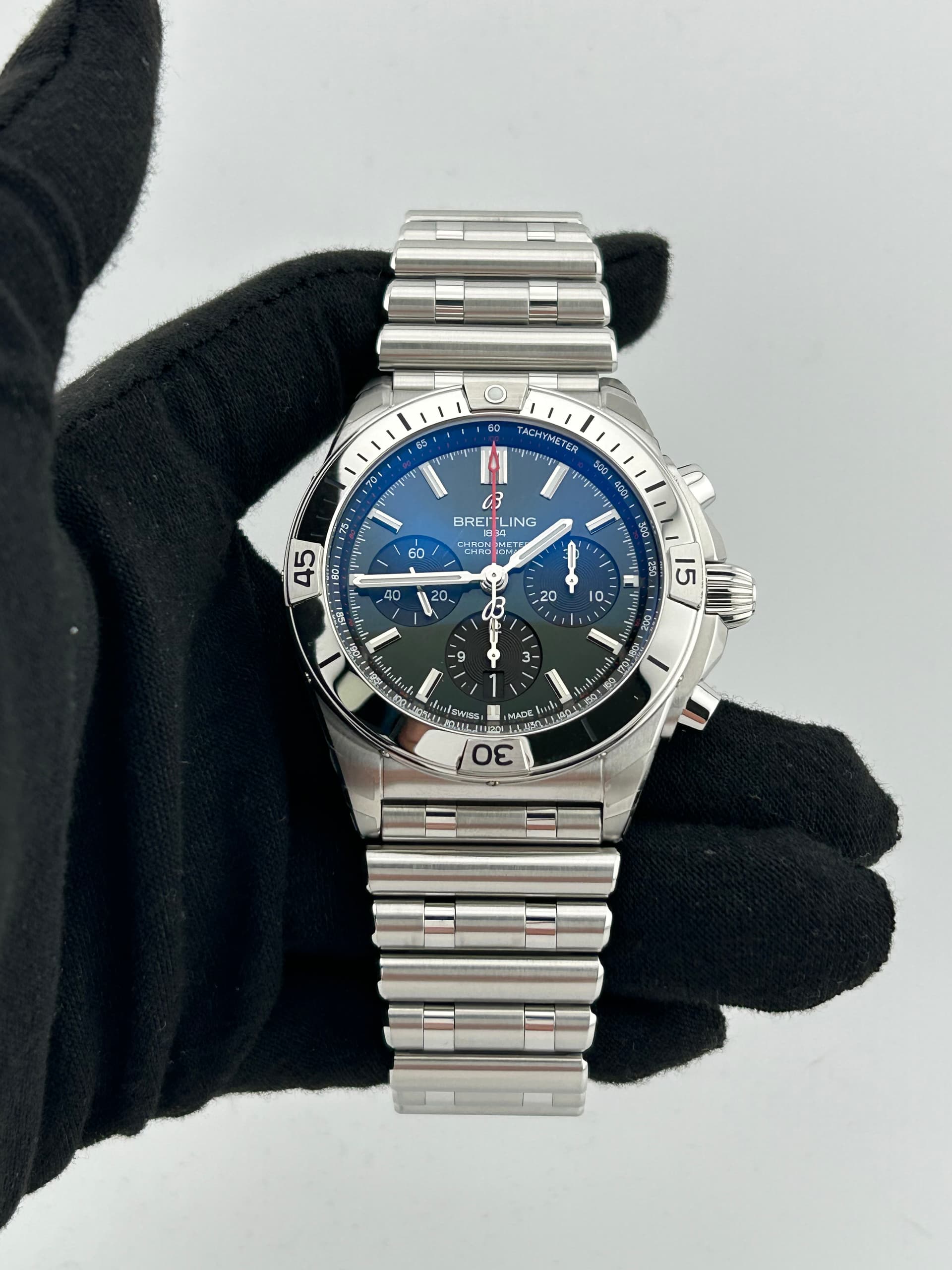 Breitling Chronomat B01, view 3