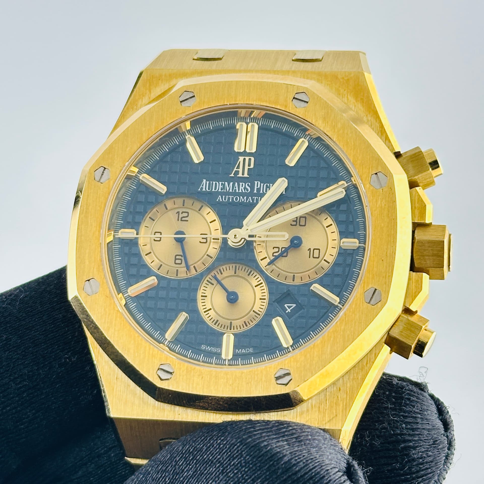 Audemars Piguet Royal Oak Selfwinding Chronograph, view 4