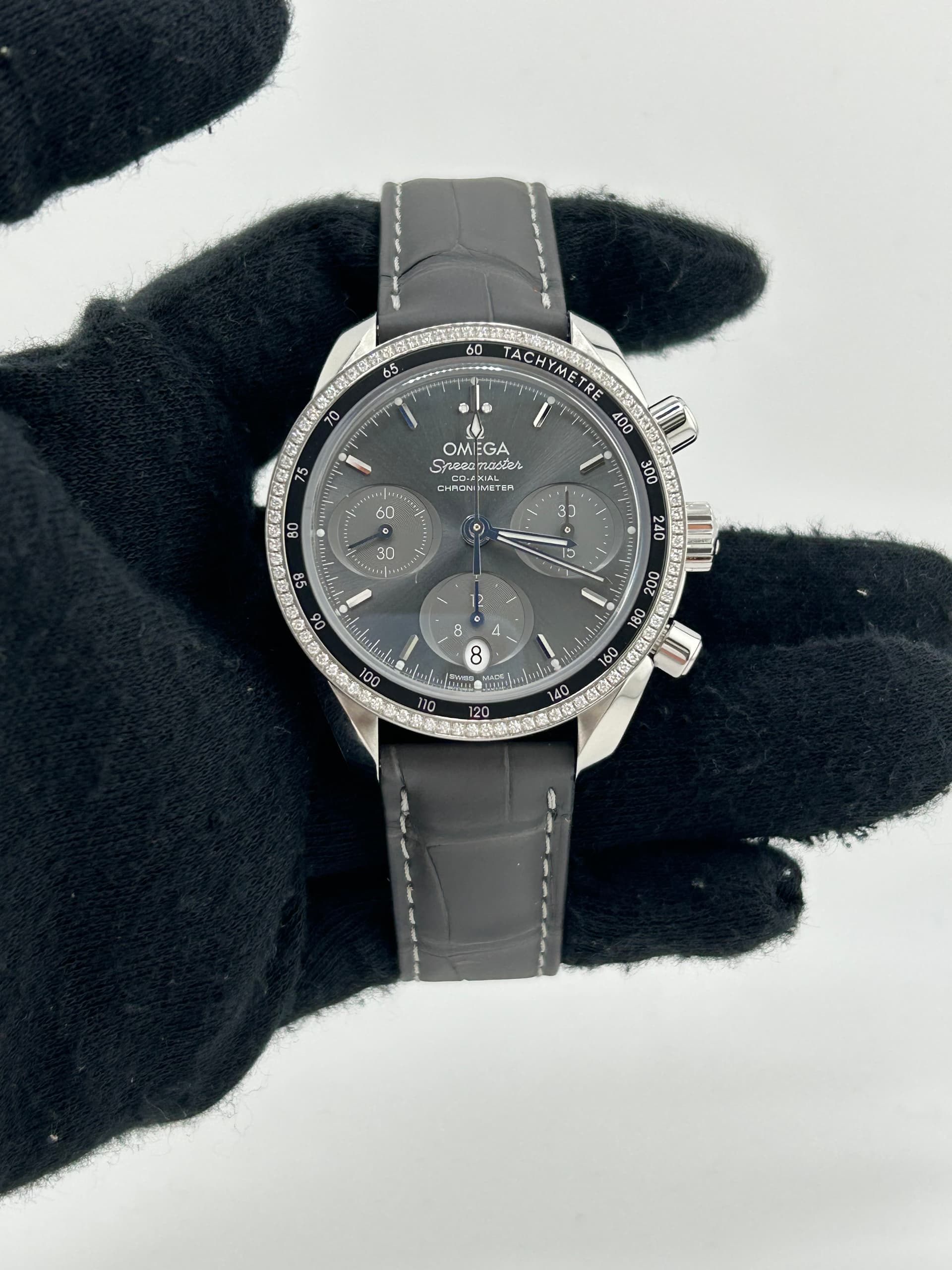 Omega Speedmaster Co-axial Chronograph, view 3