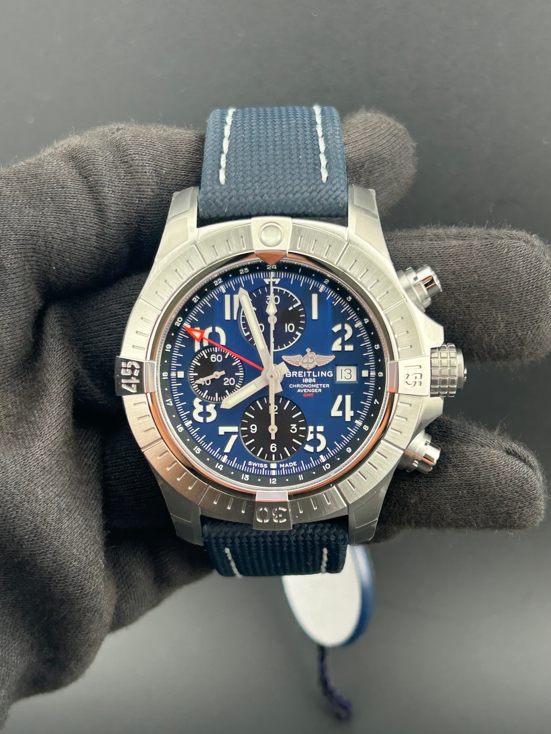 Breitling Avenger Chronograph Gmt, view 3