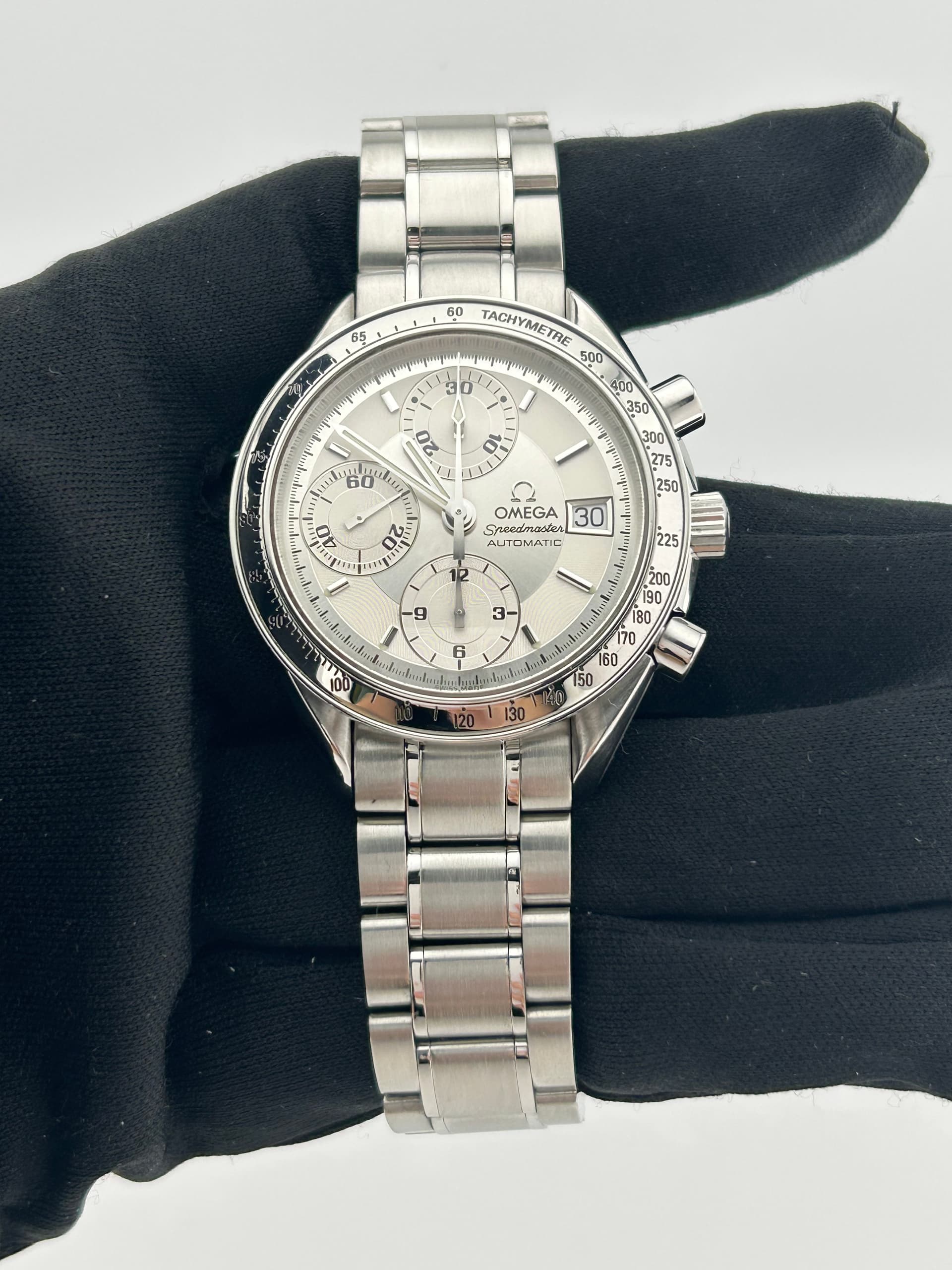 Omega Speedmaster Date, view 3