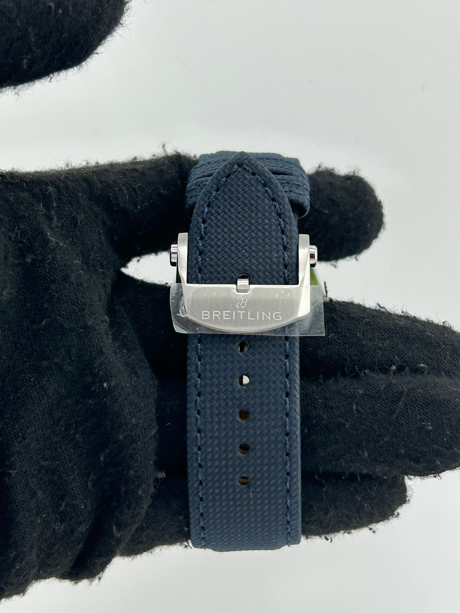 Breitling Avenger Automatic Gmt, view 5
