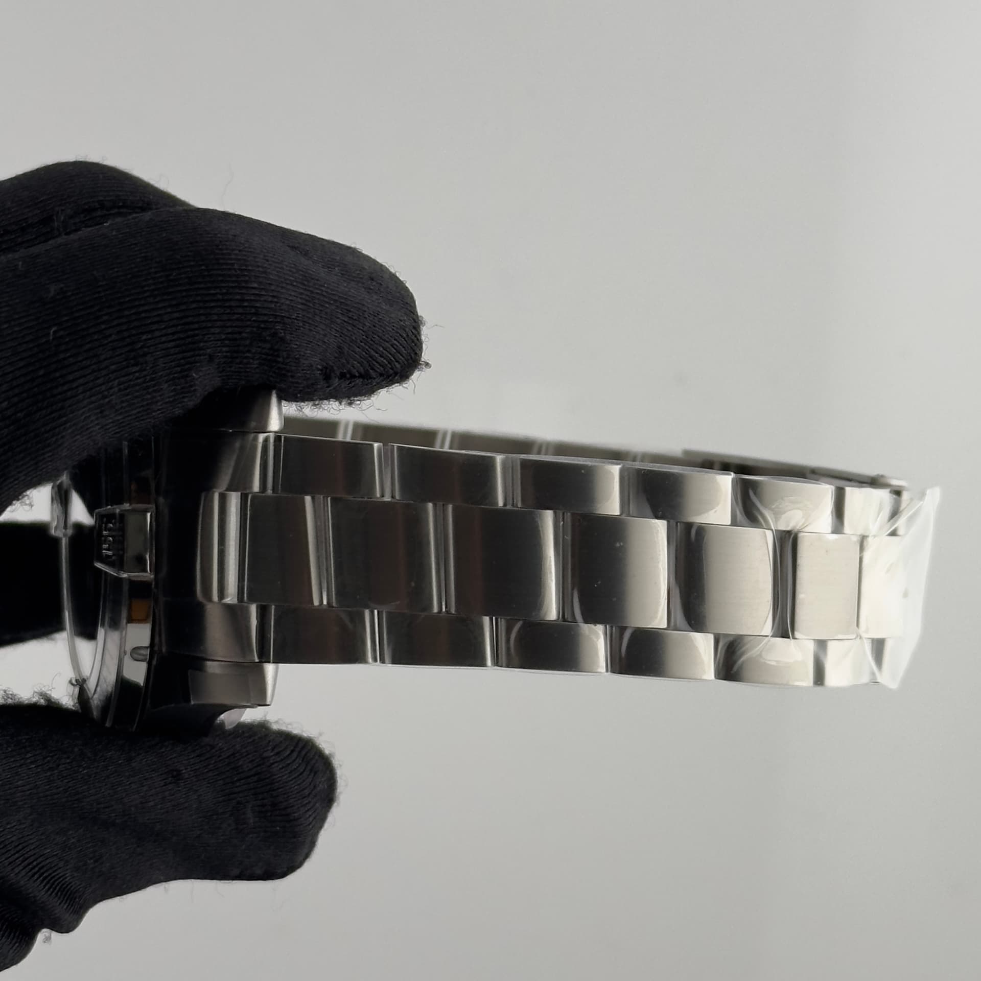 Breitling Avenger Chronograph Gmt, view 5