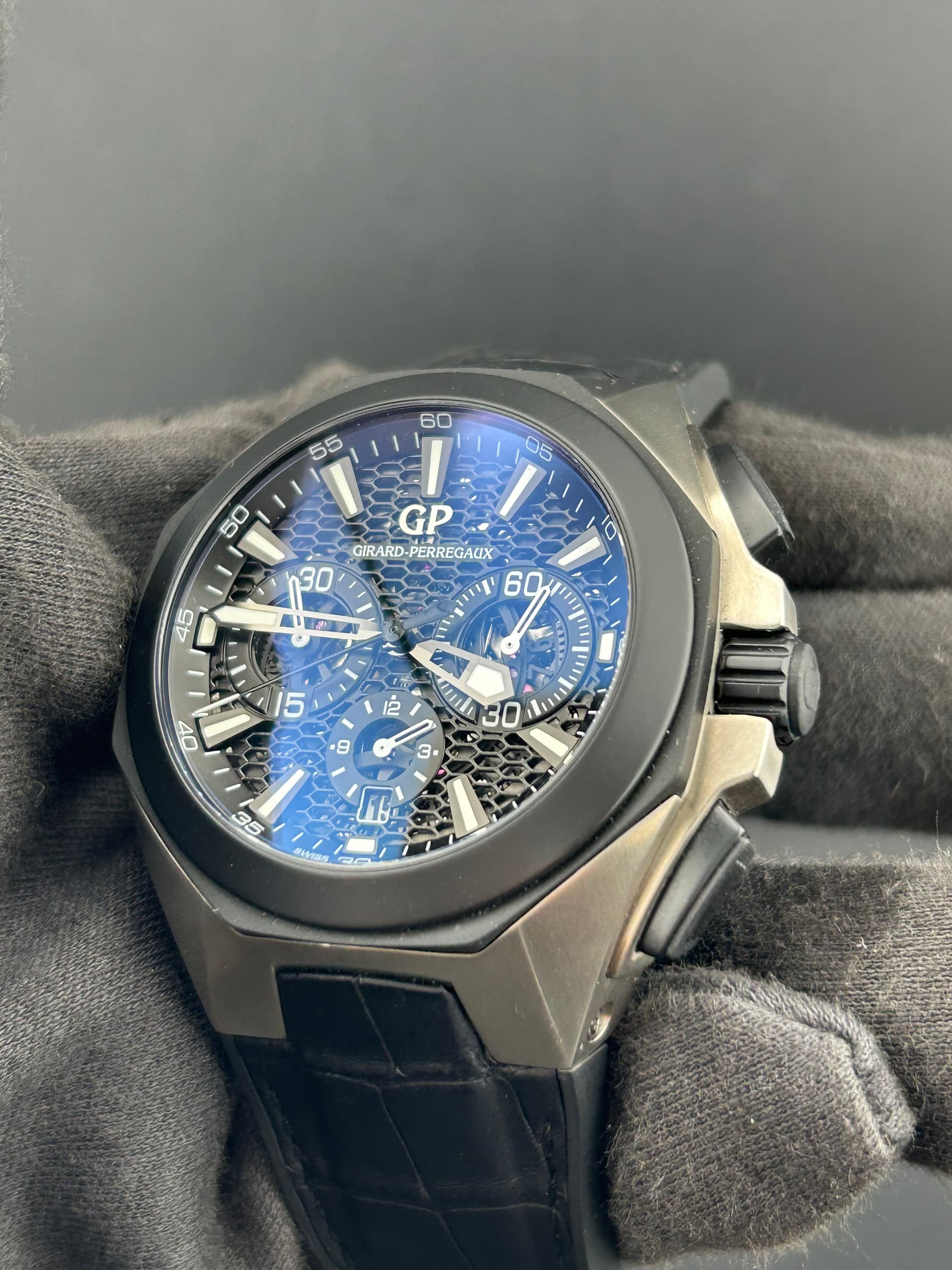 Girard-Perregaux Sea Hawk, view 4