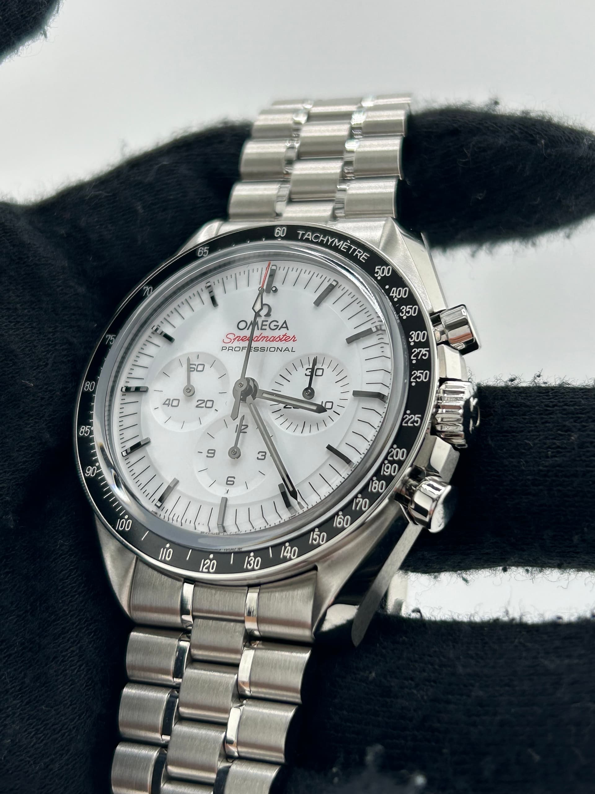 Omega Speedmaster Moonwatch Professional, view 4