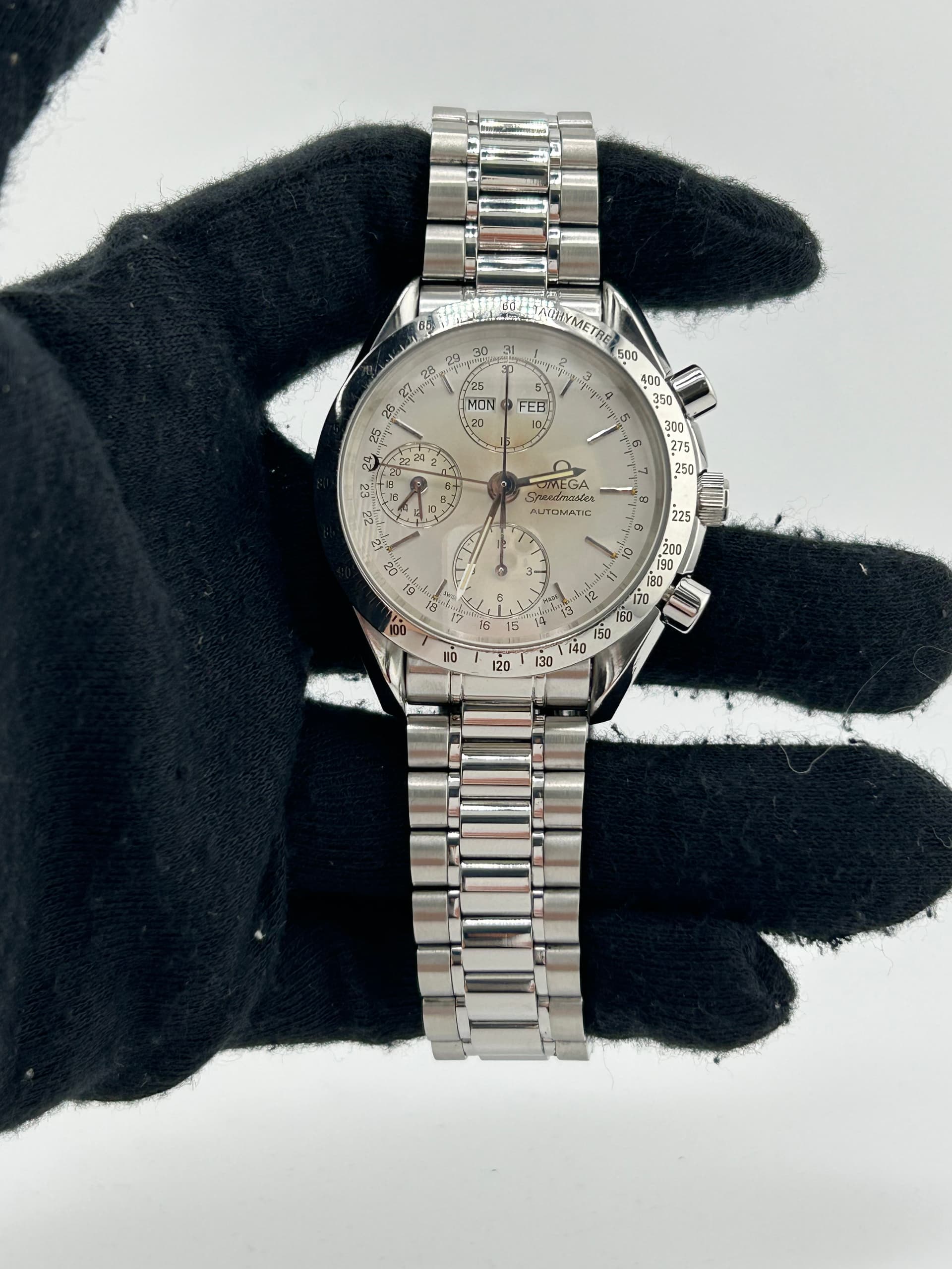 Omega Speedmaster Day Date, view 3