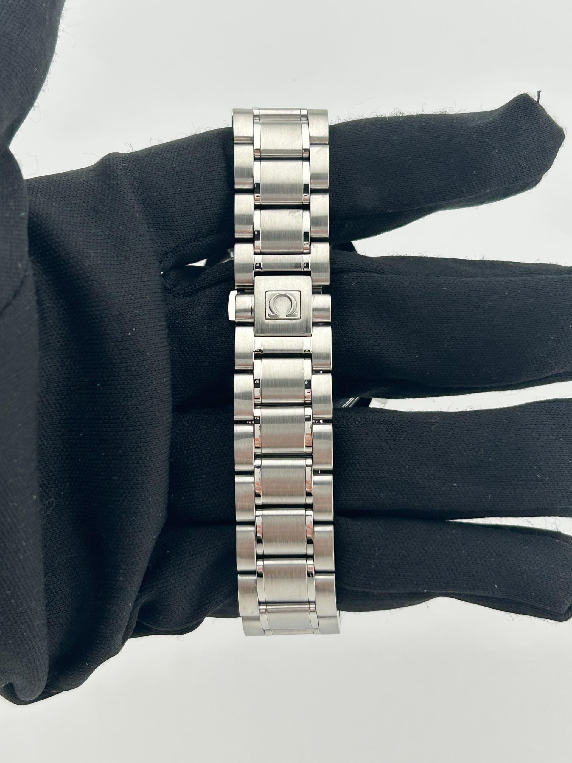 Omega Speedmaster Date, view 5