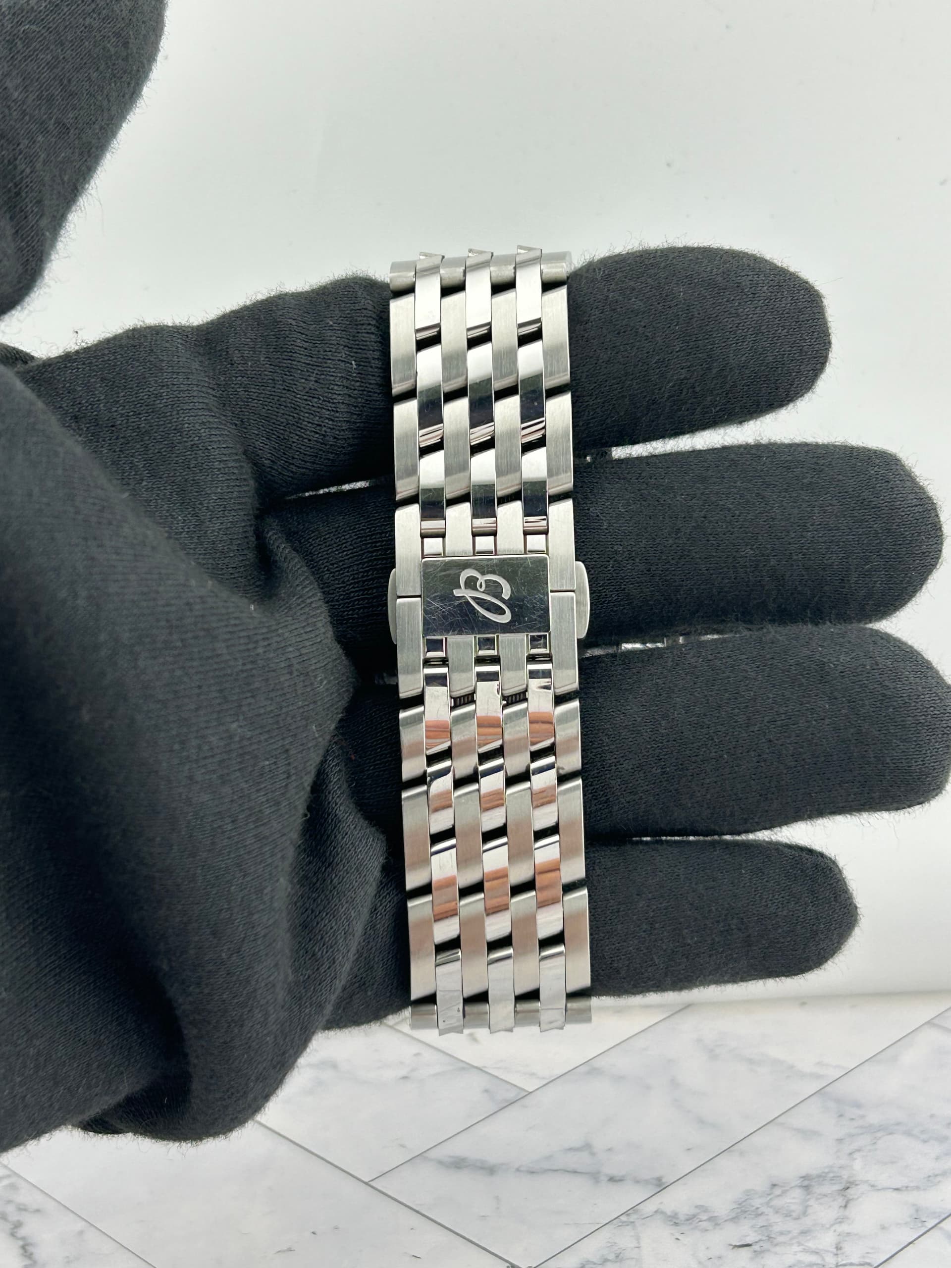 Breitling Navitimer B01 Chronograph, view 5