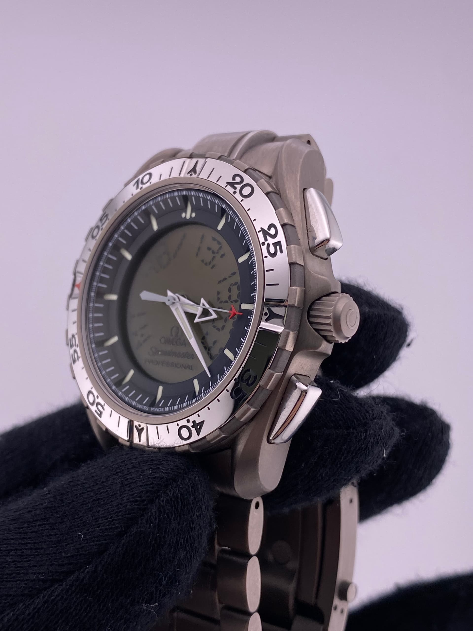 Omega Speedmaster, view 4
