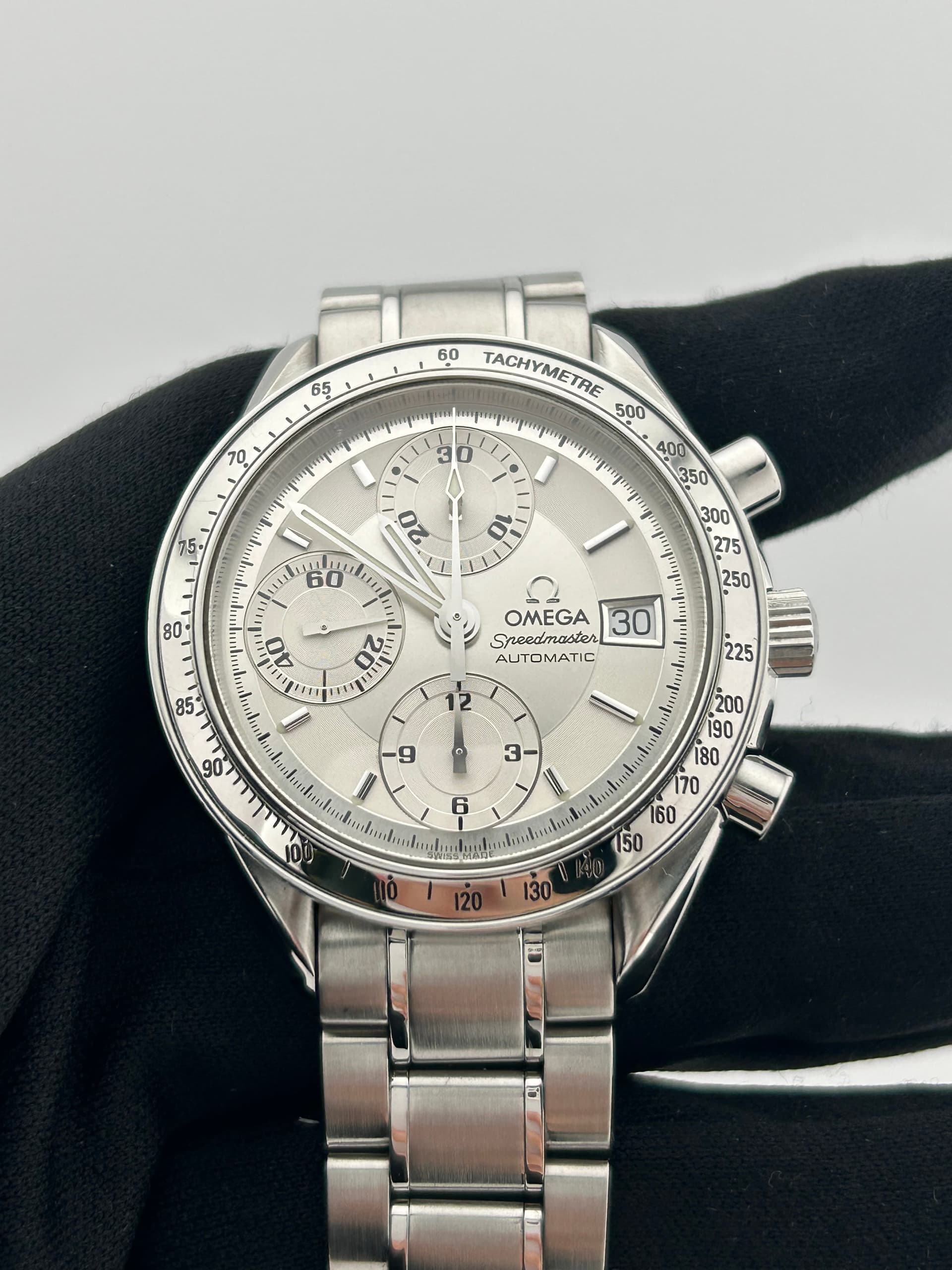 Omega Speedmaster Date, view 4