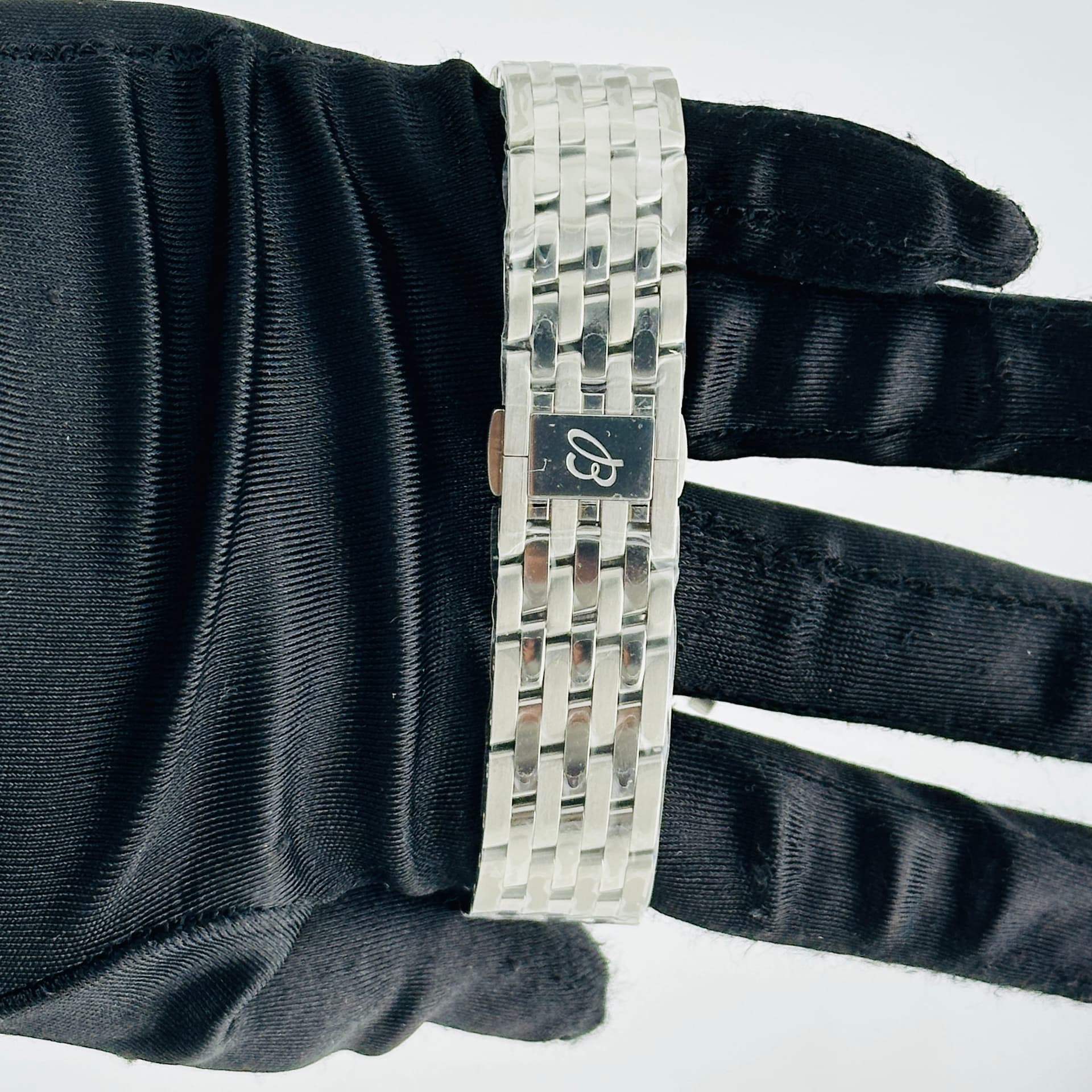 Breitling Navitimer B01 Chronograph, view 4