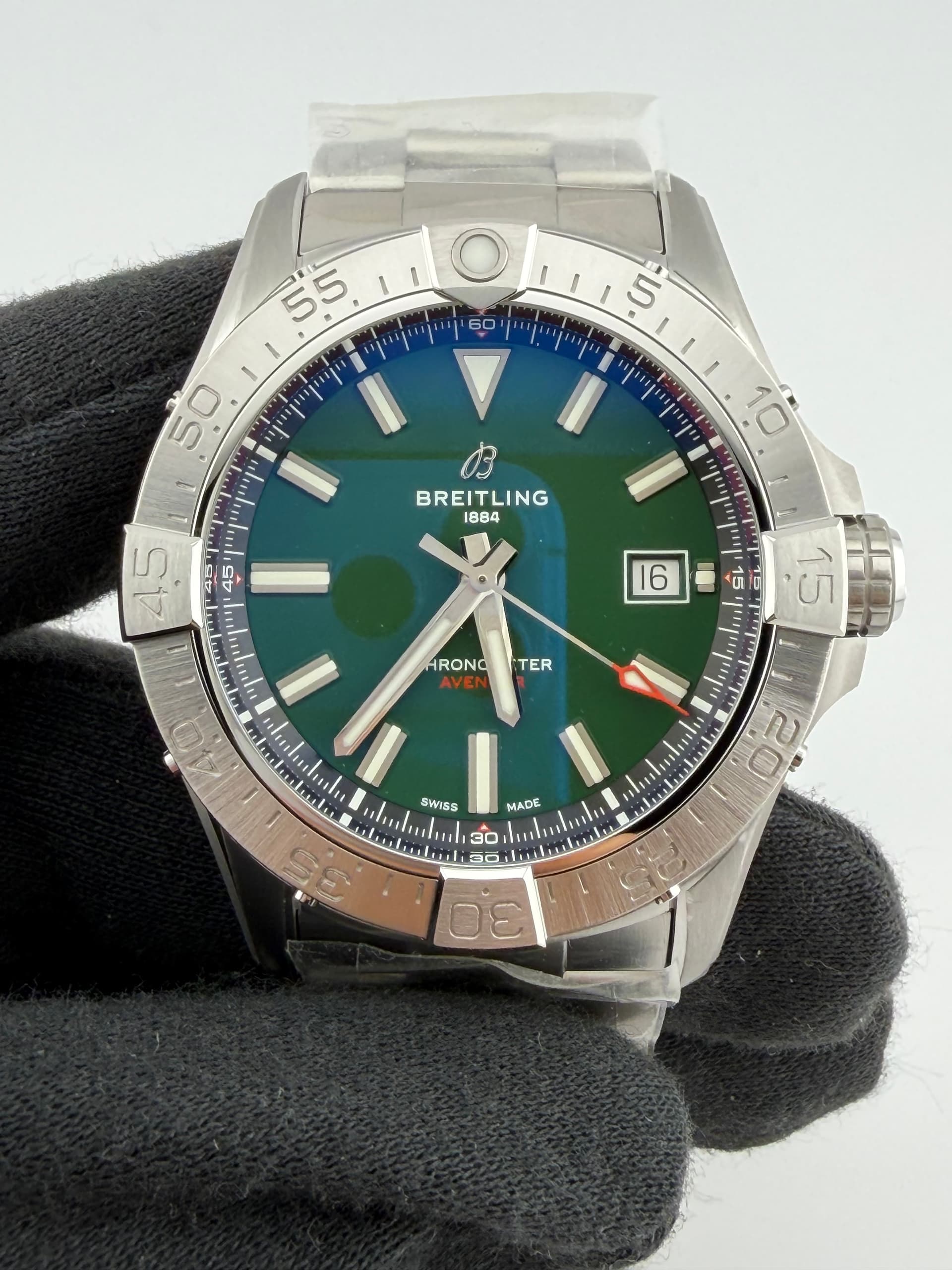 Breitling Avenger Automatic, view 4
