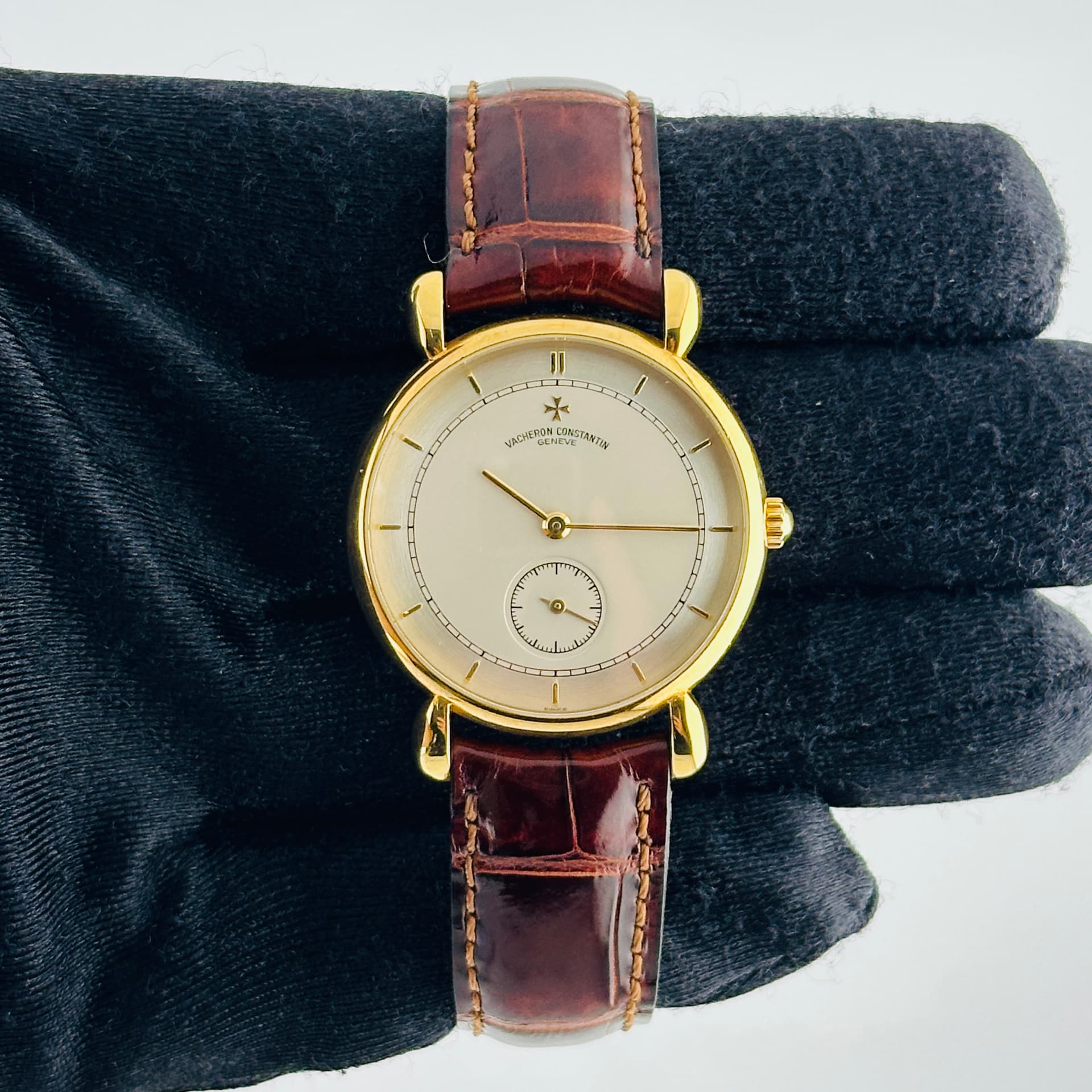Vacheron Constantin Les Historiques Silver / Gold Stick Dial on Leather Band Ref. 92084/000J-4 — 33mm Yellow Gold case, Silver / Gold Stick dial, Leather Band bracelet. Very Good, 2015.