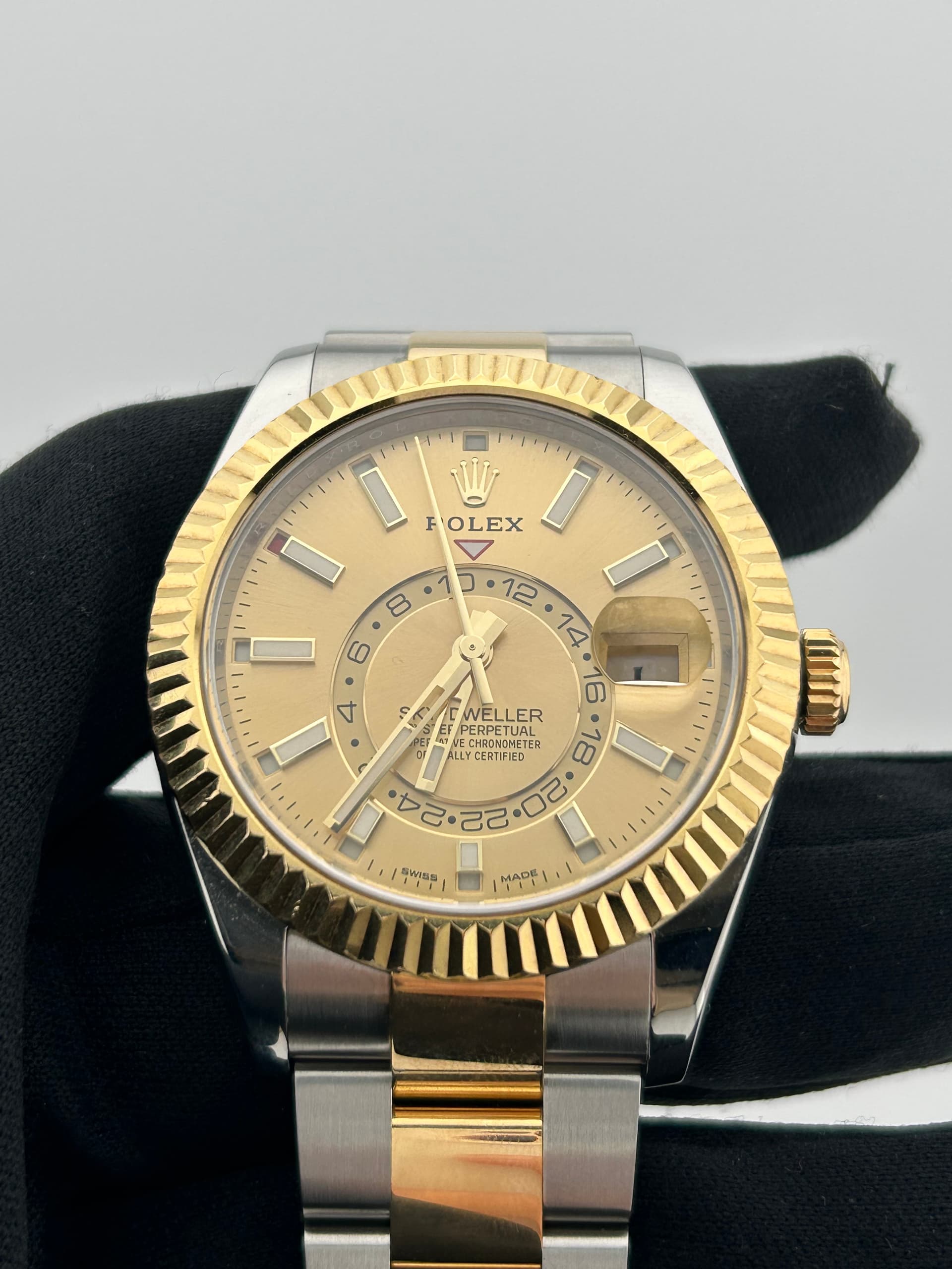Rolex Sky-Dweller, view 4